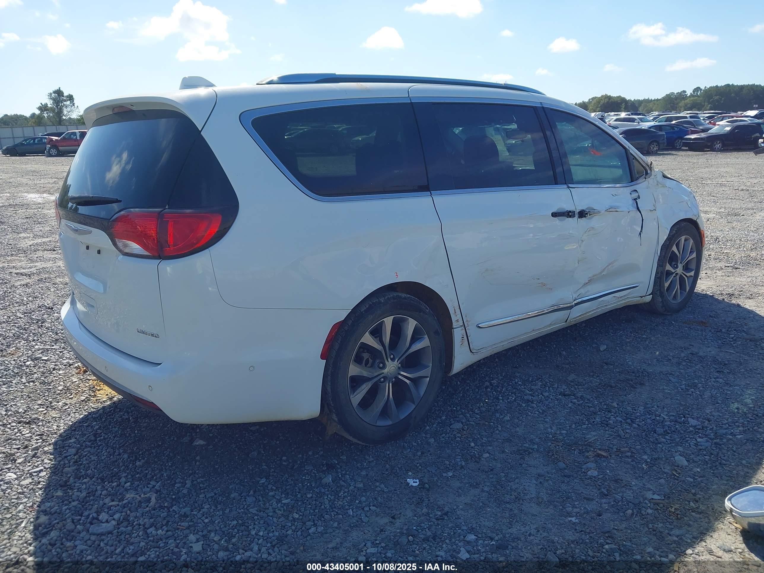 CHRYSLER PACIFICA image 4