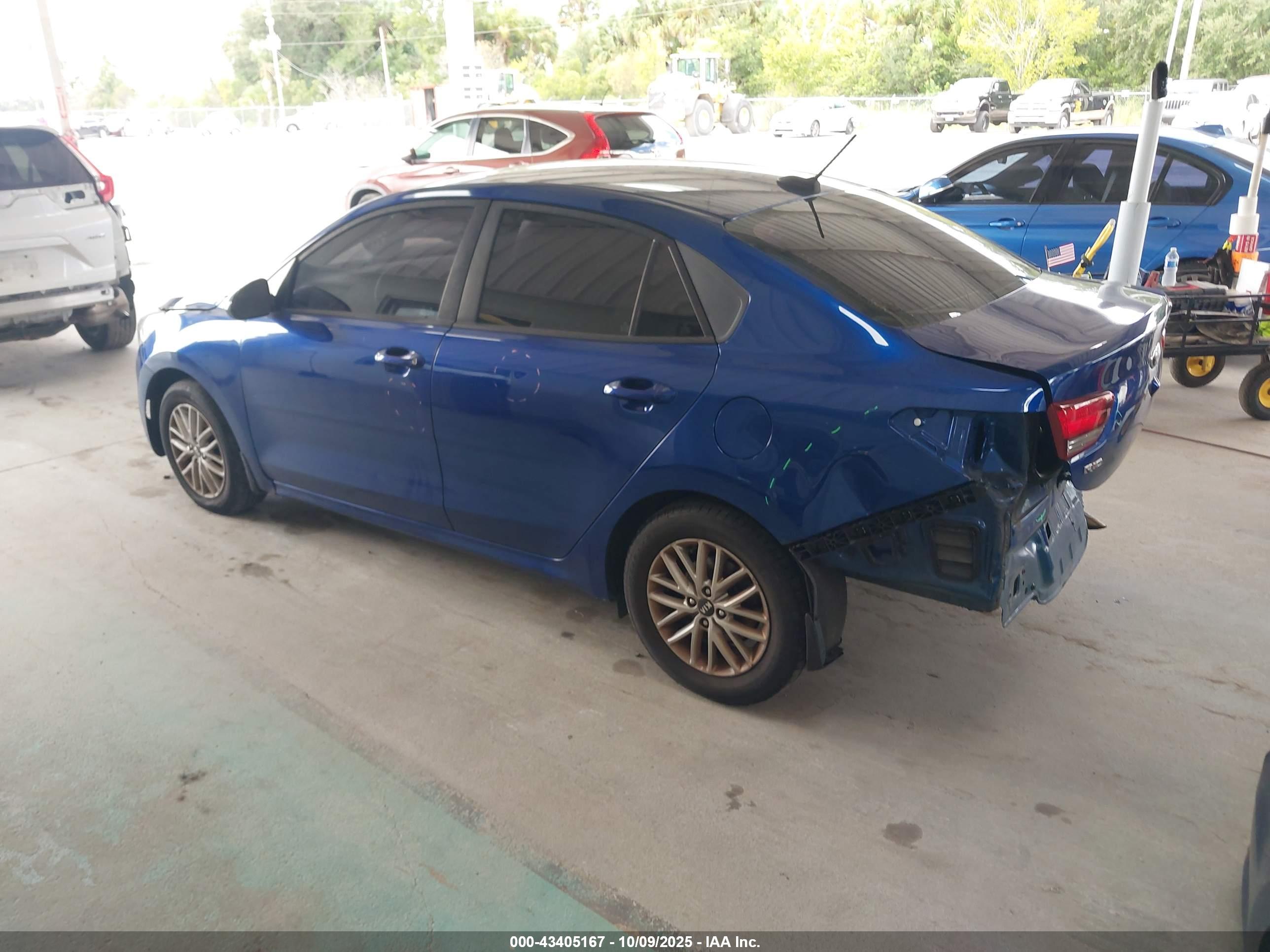 KIA RIO image 3