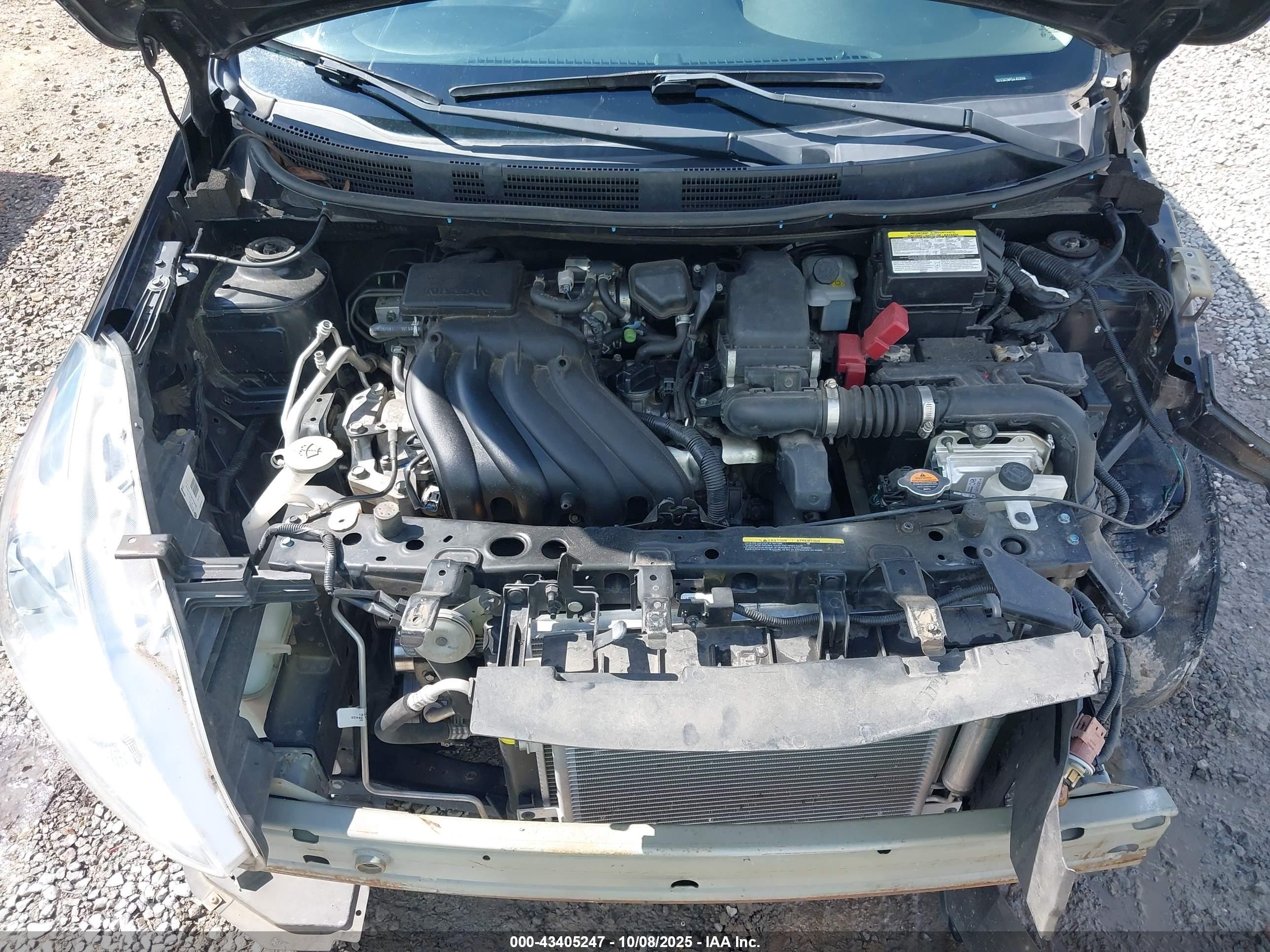 NISSAN VERSA image 10