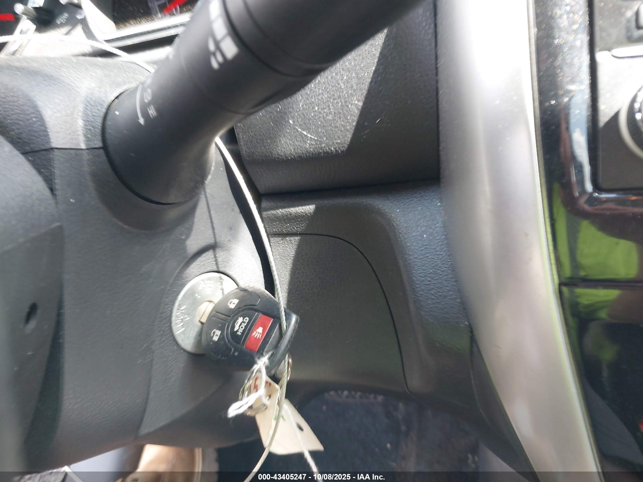 NISSAN VERSA image 11