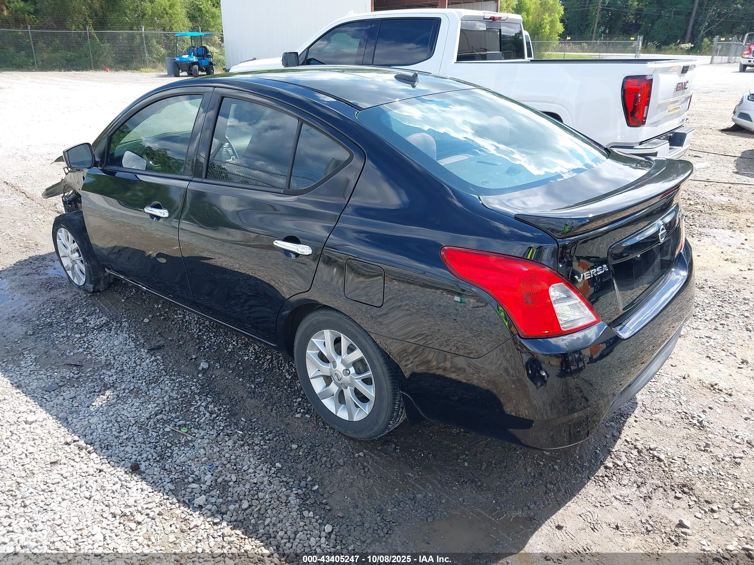 NISSAN VERSA image 3