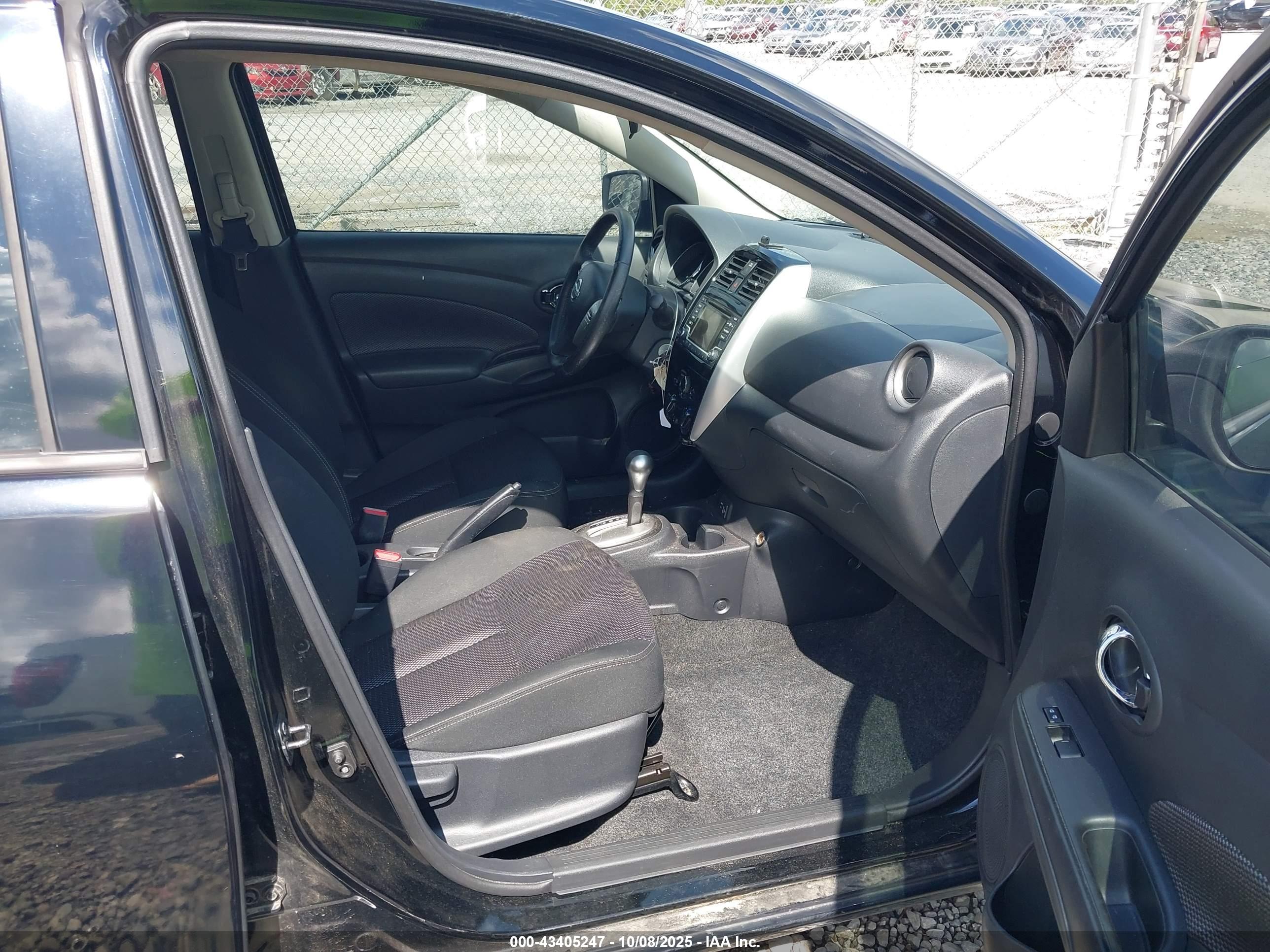 NISSAN VERSA image 5