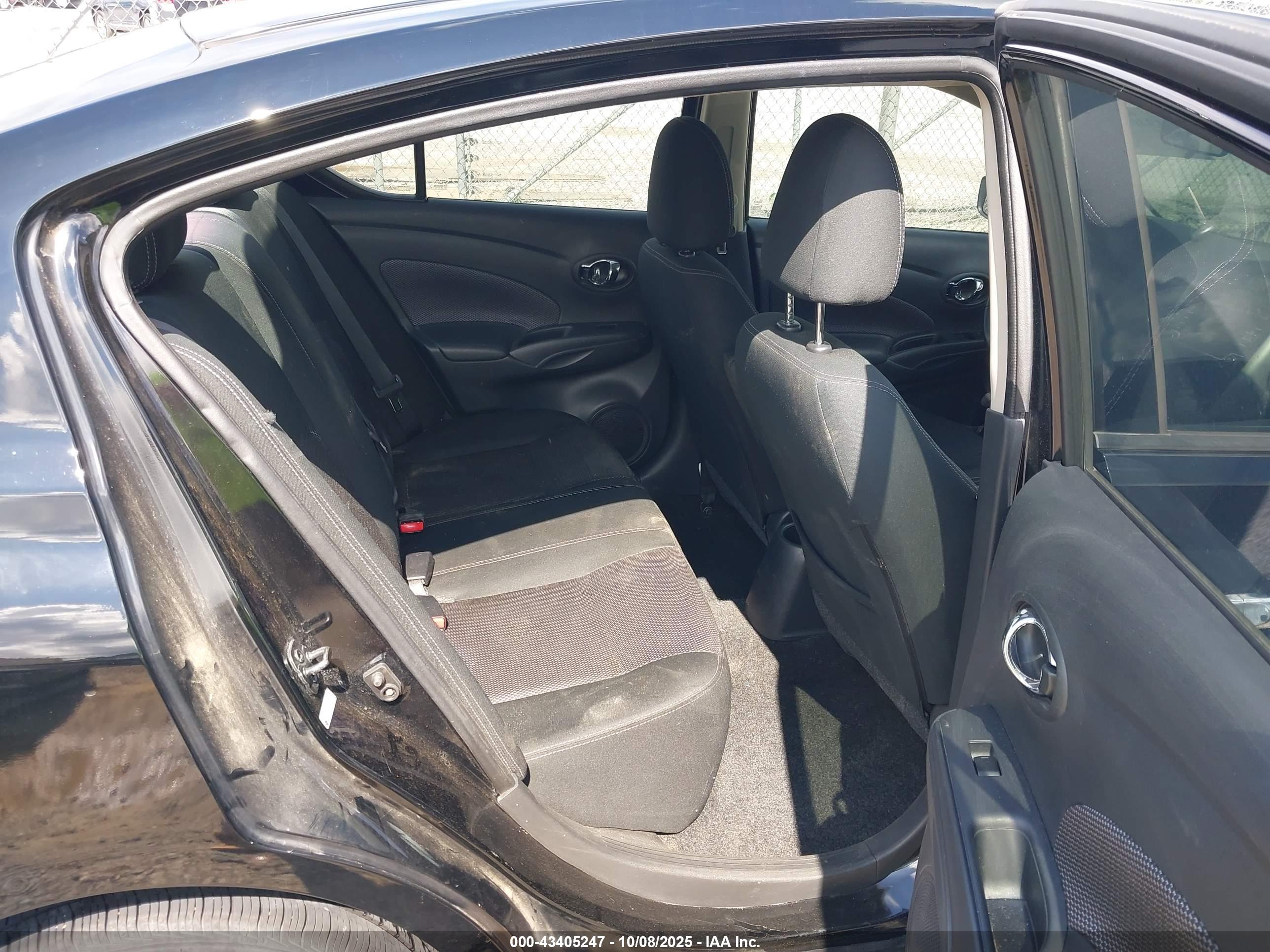 NISSAN VERSA image 8