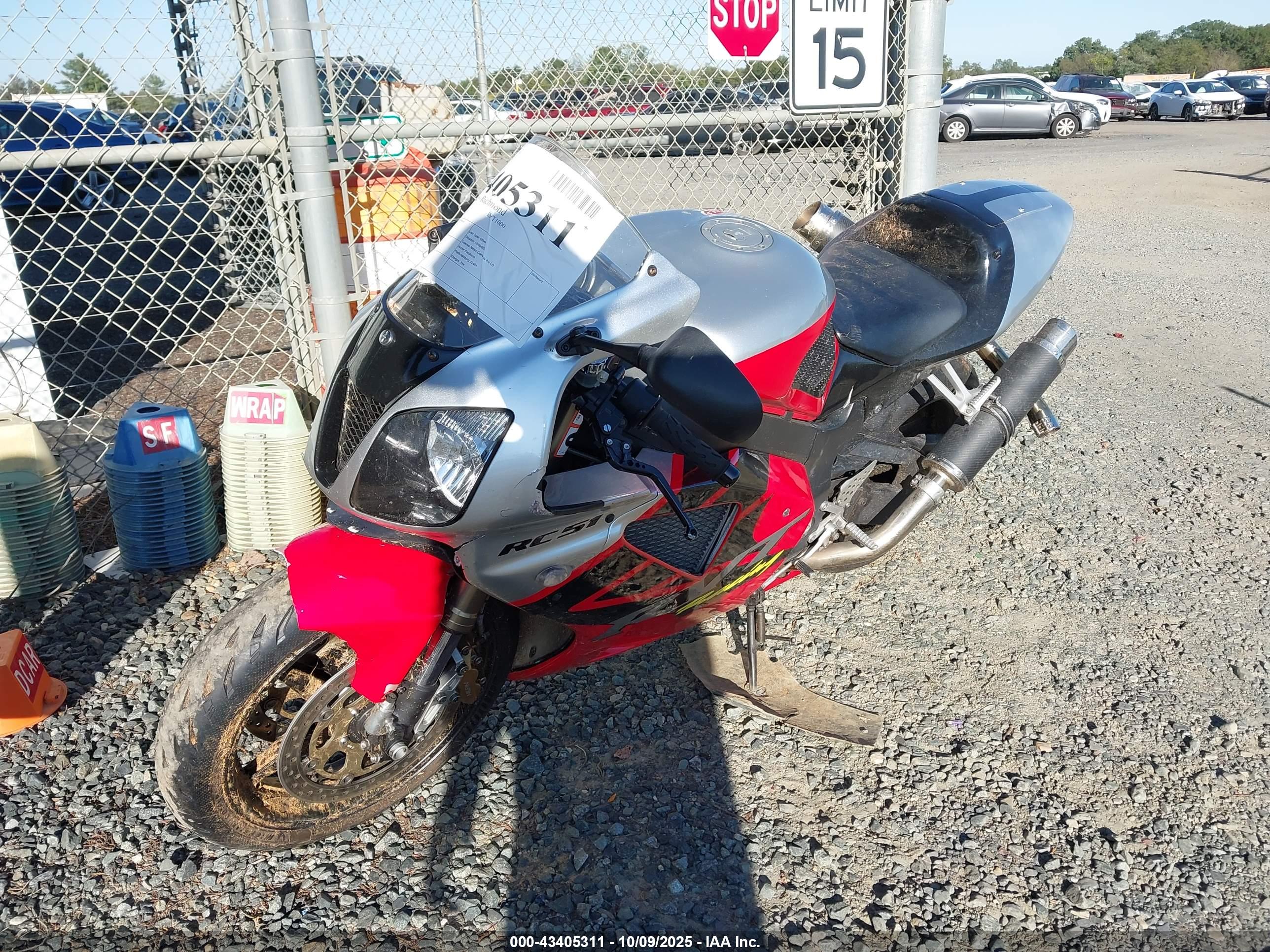 HONDA RVT1000 image 2