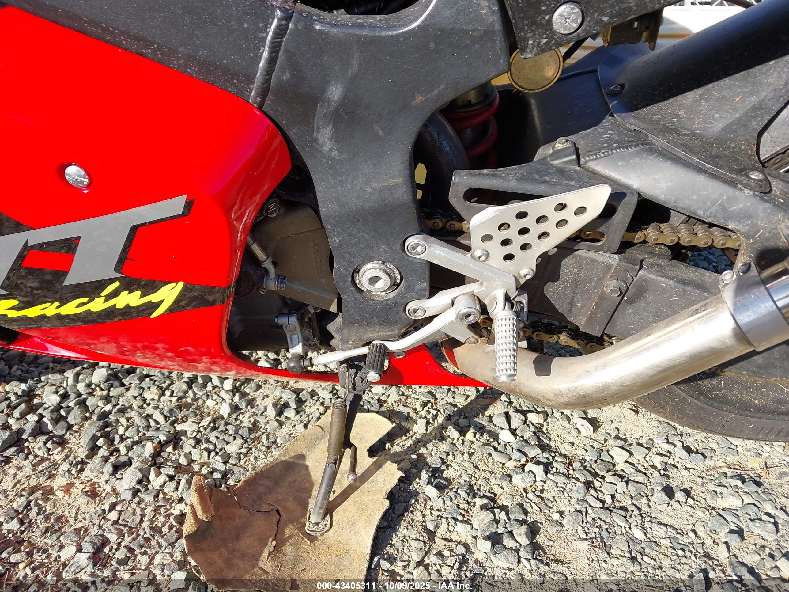 HONDA RVT1000 image 9