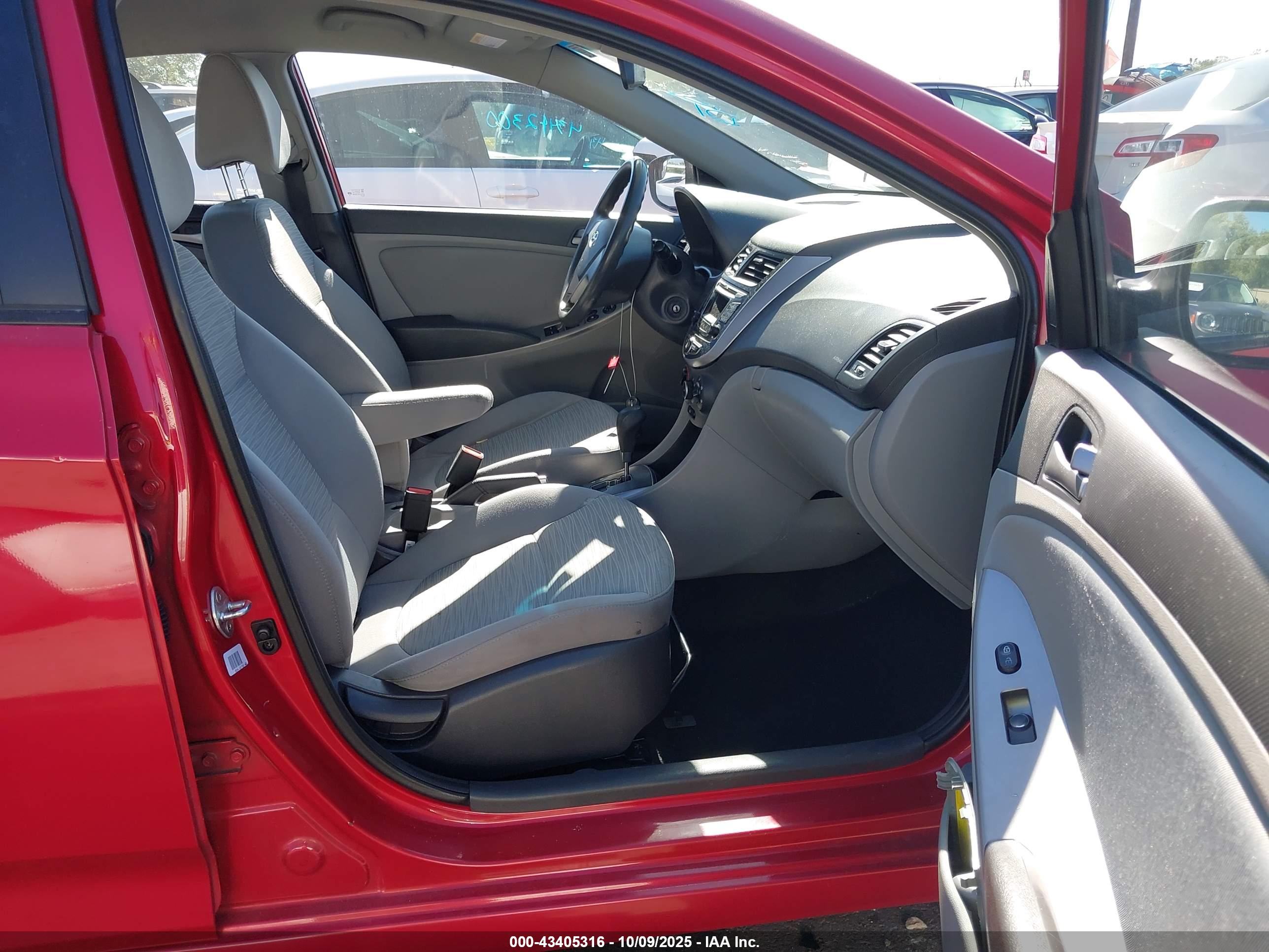 HYUNDAI ACCENT image 5
