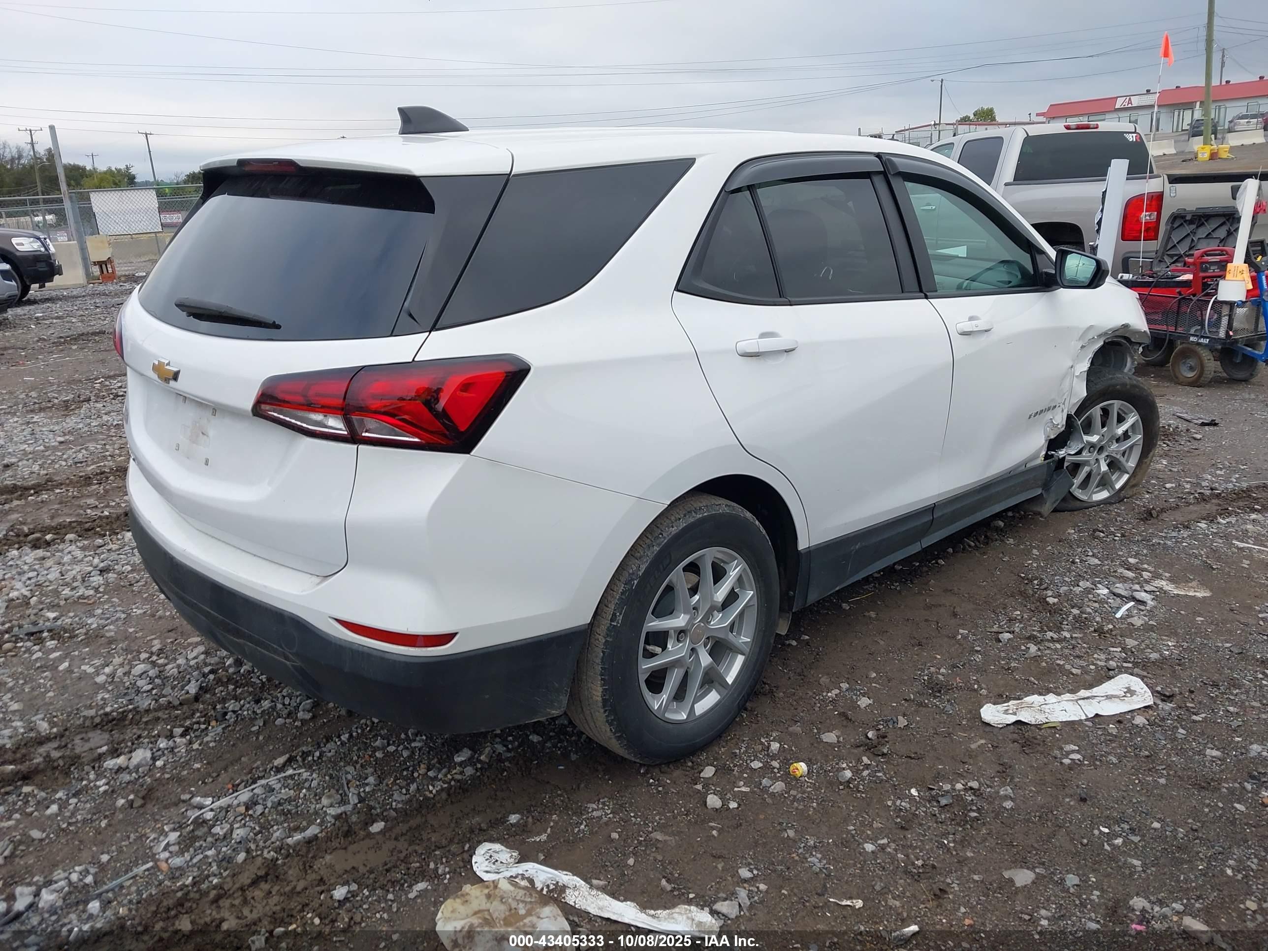 CHEVROLET EQUINOX image 4