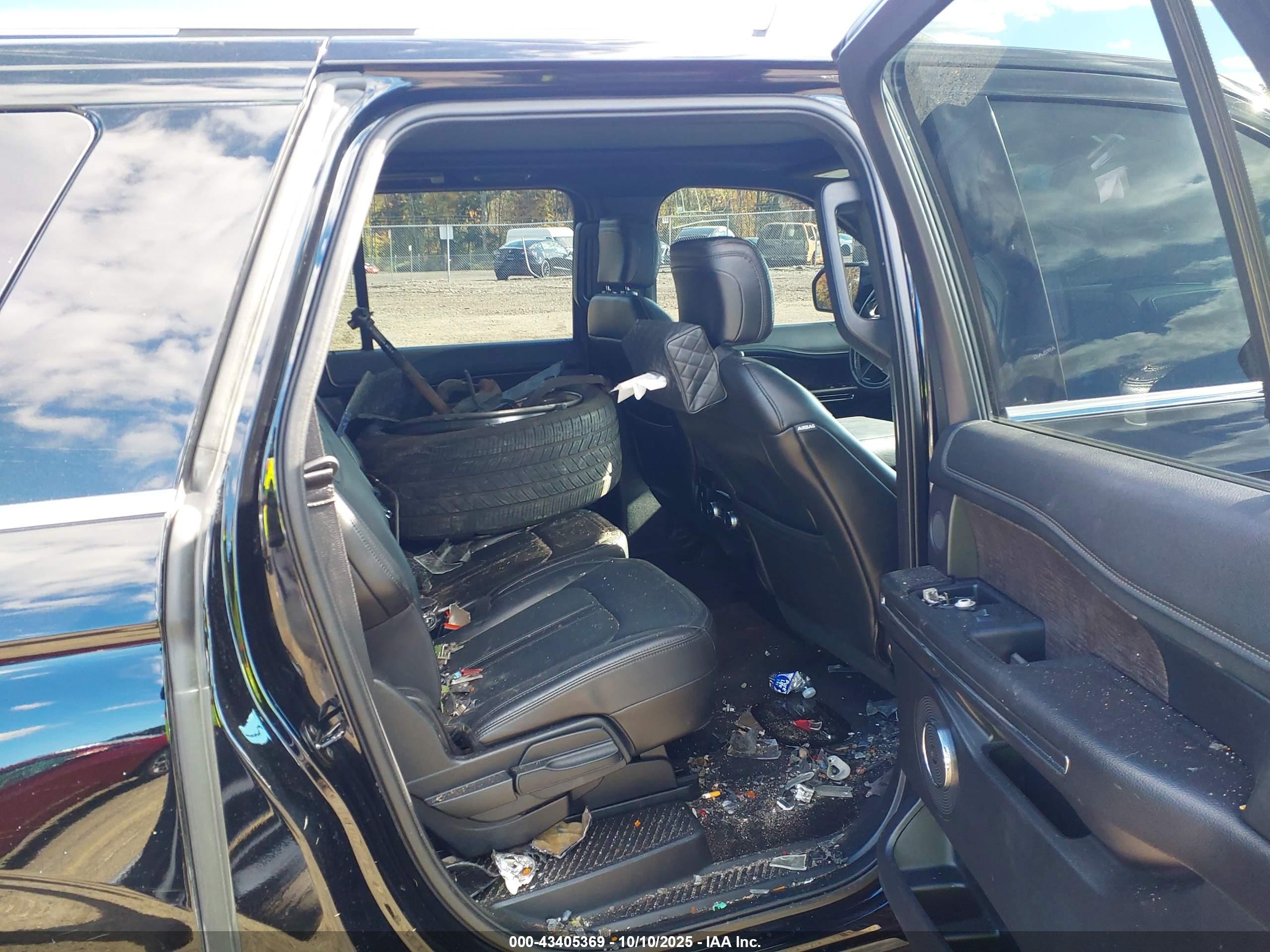 FORD EXPEDITION image 8