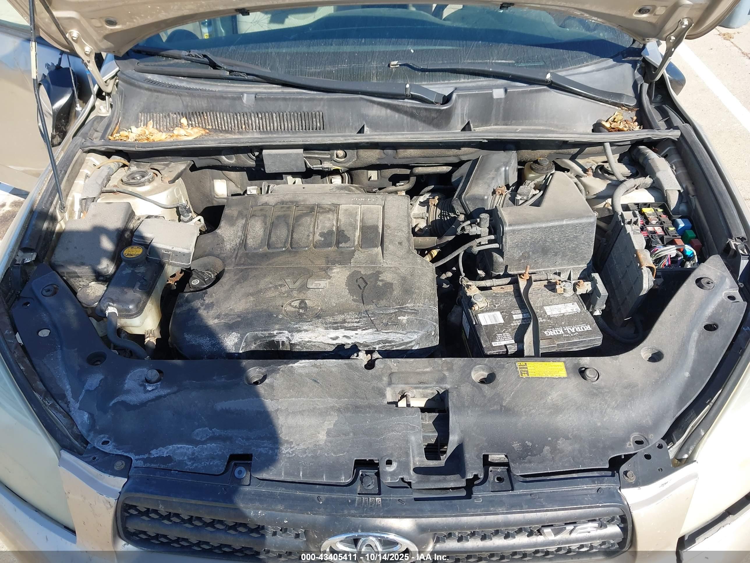 TOYOTA RAV4 image 10