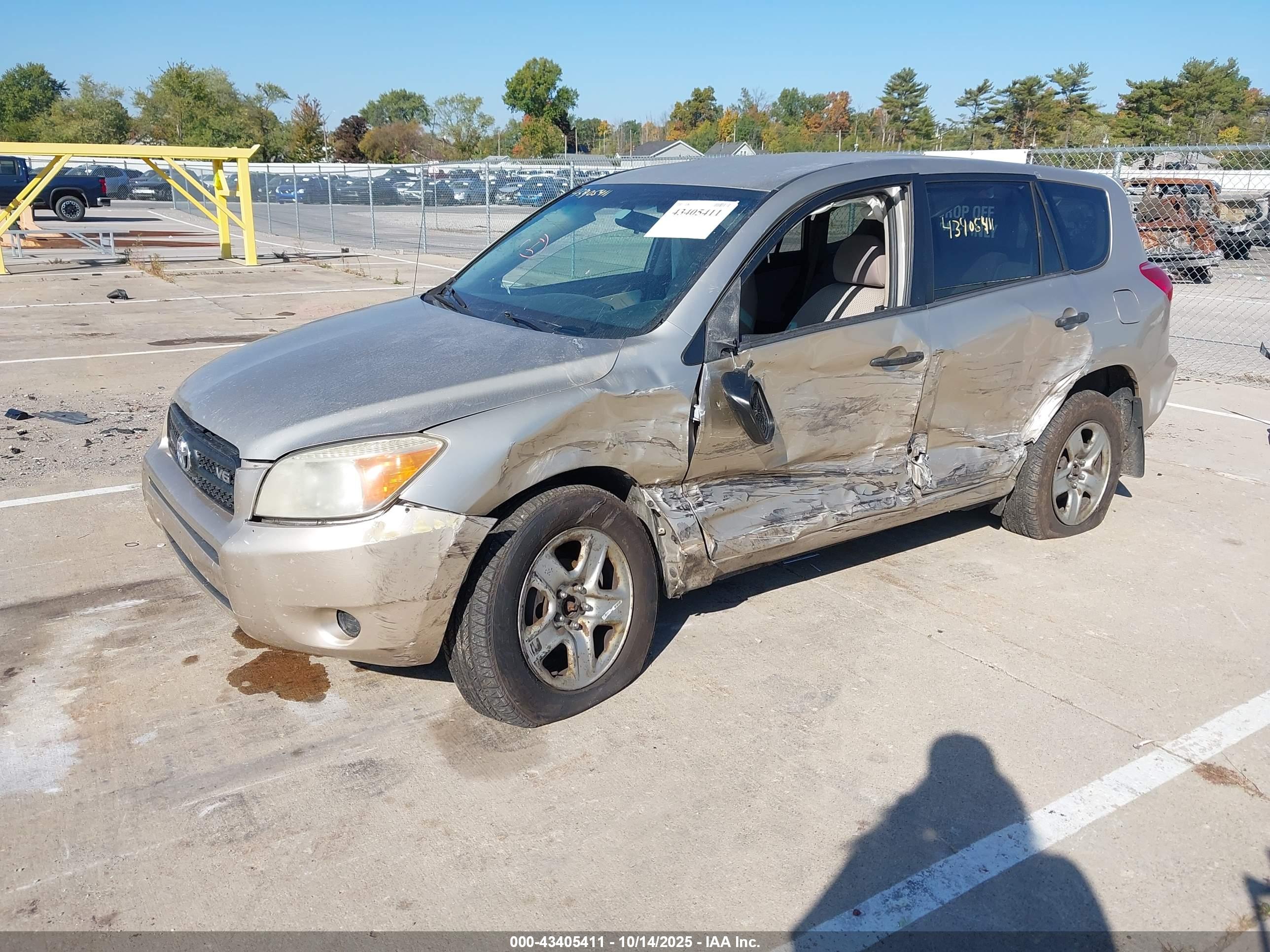 TOYOTA RAV4 image 2