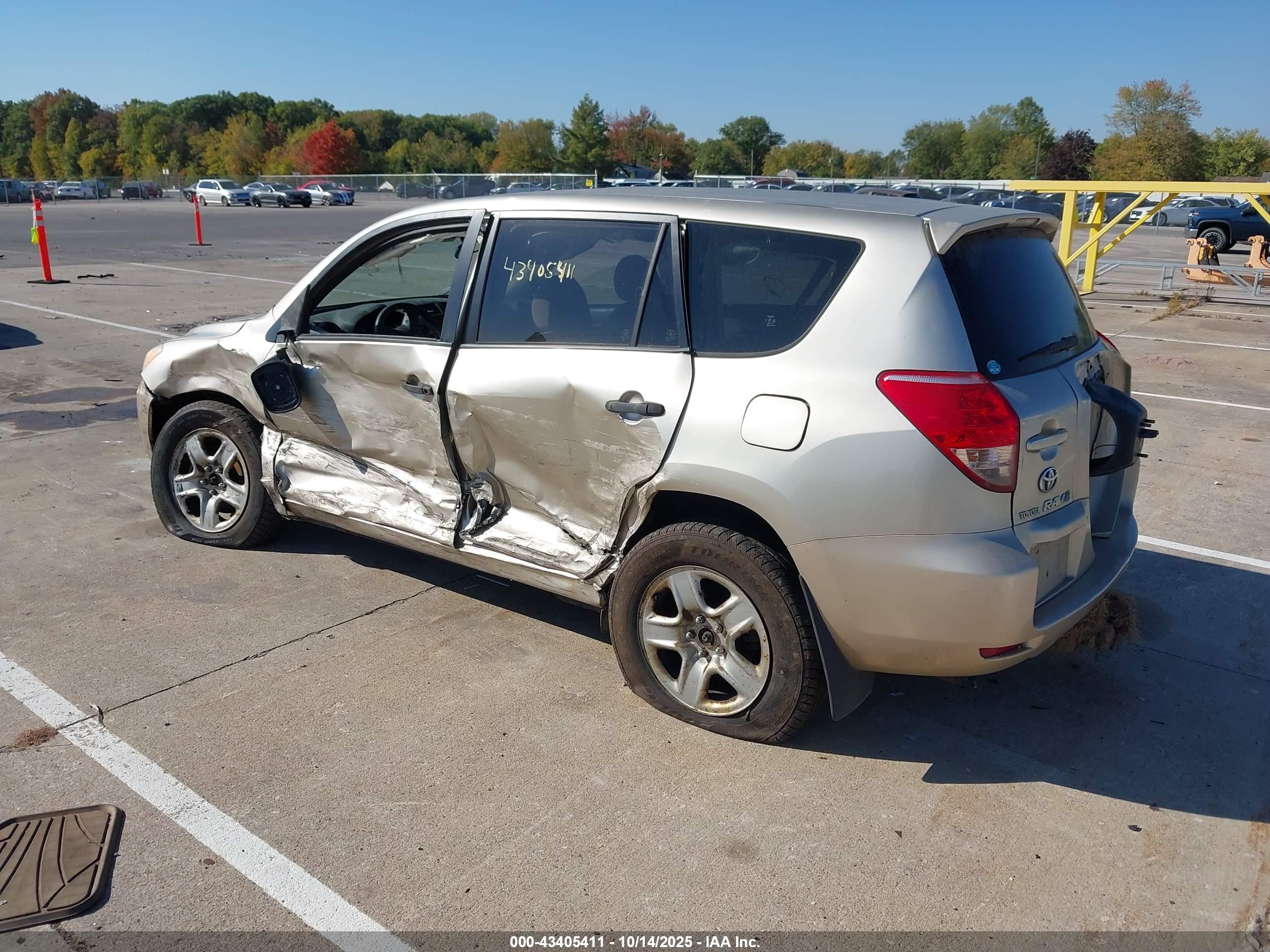 TOYOTA RAV4 image 3