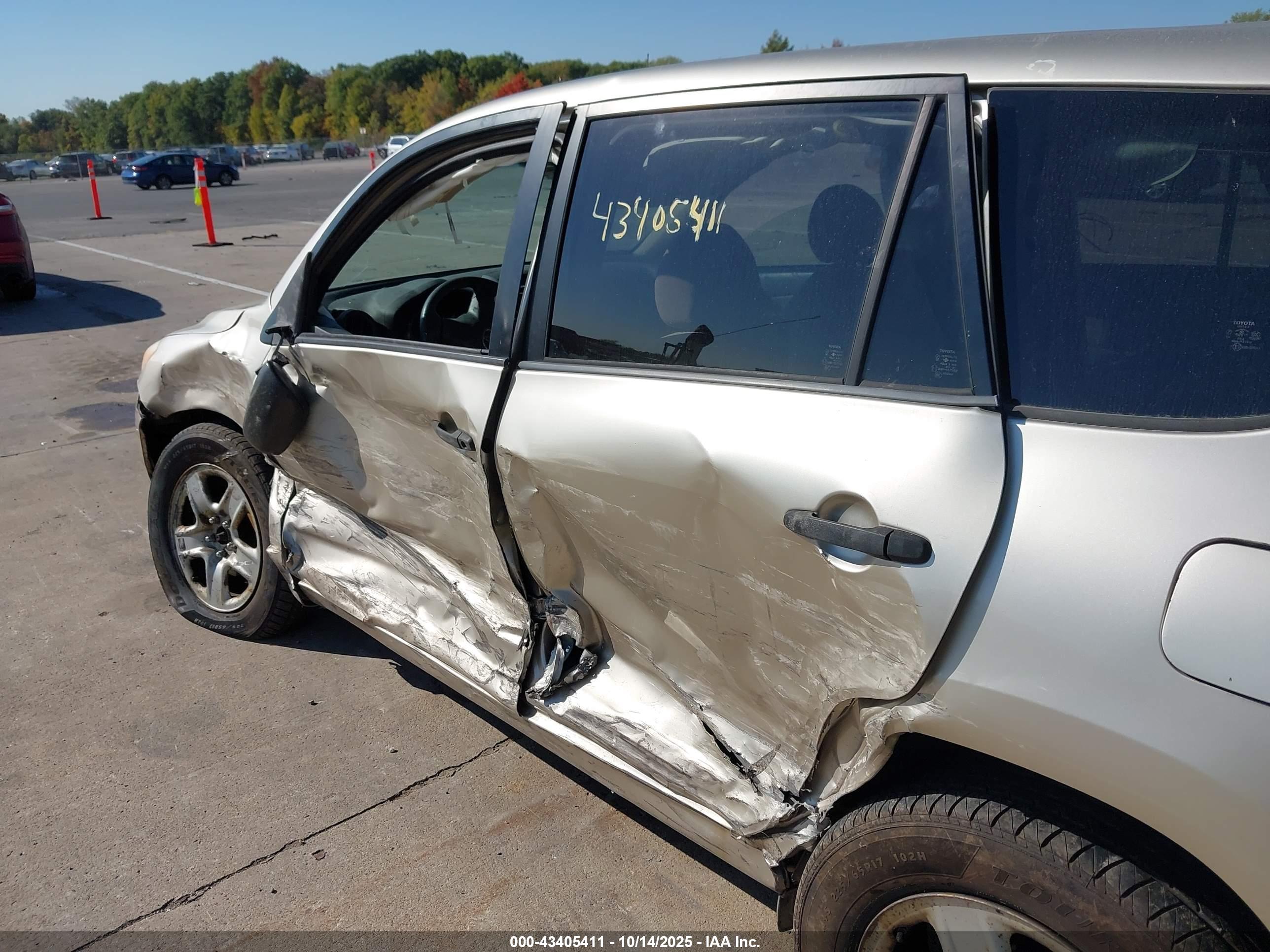 TOYOTA RAV4 image 6
