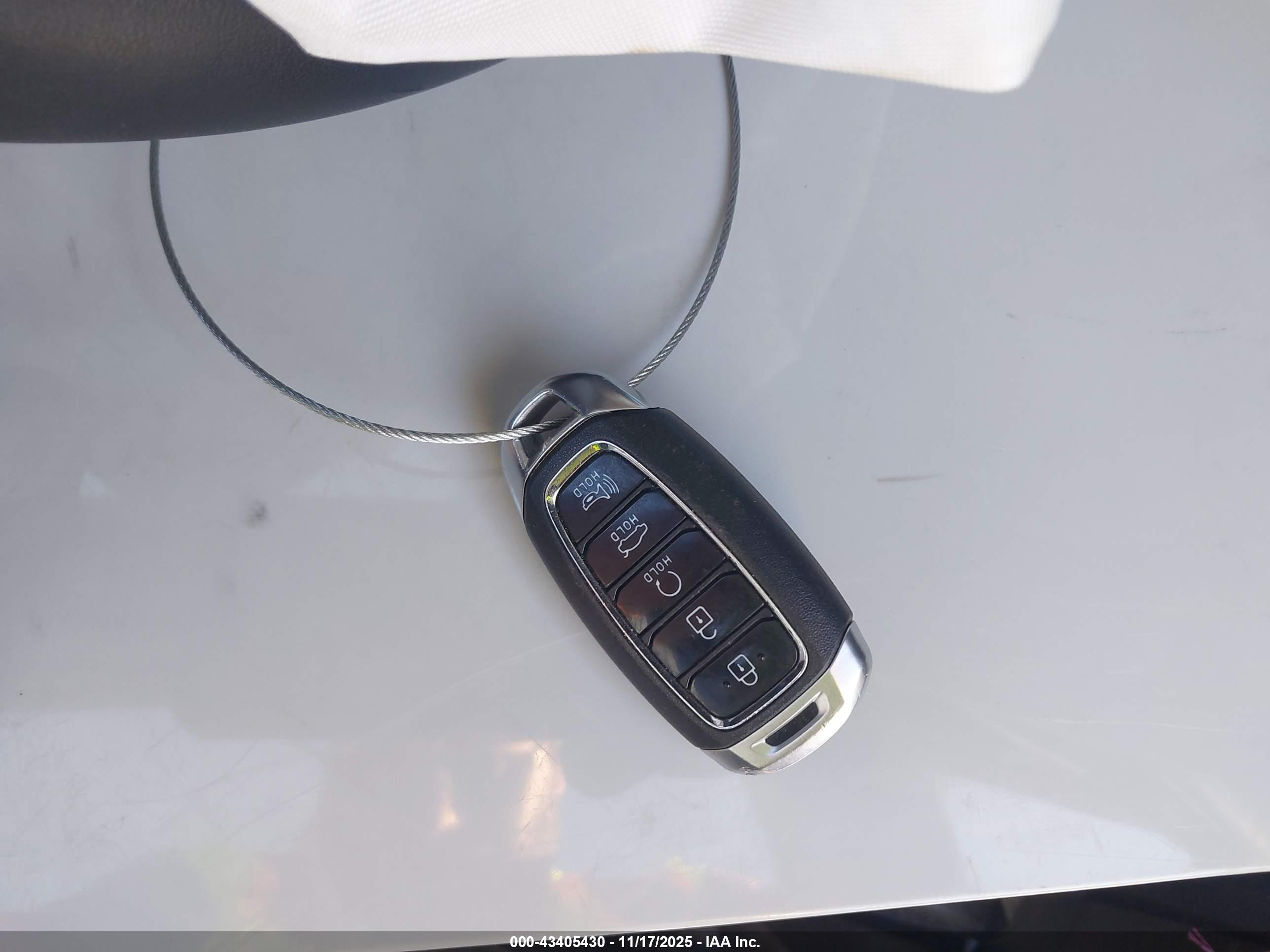 HYUNDAI ELANTRA image 11