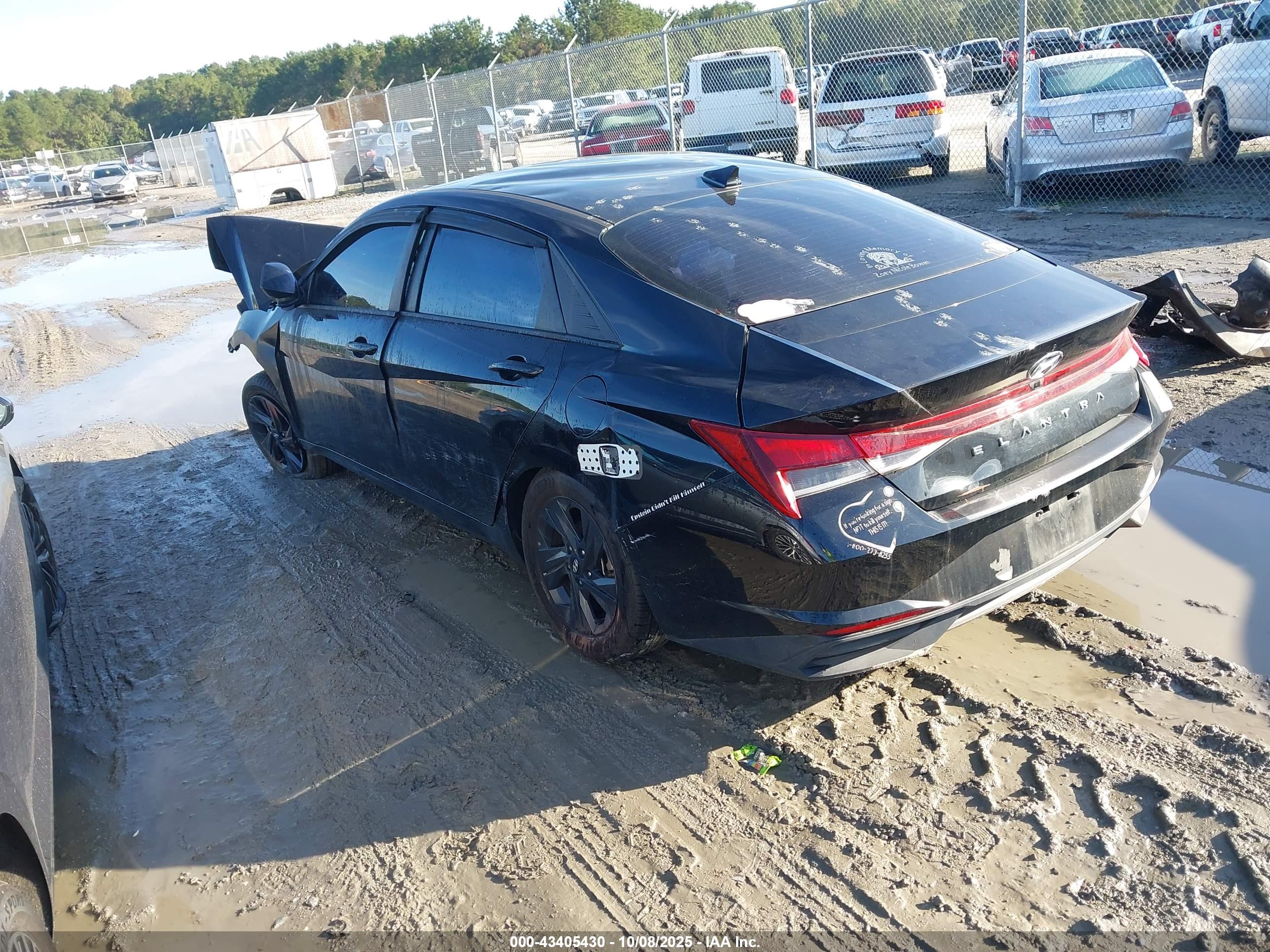 HYUNDAI ELANTRA image 3