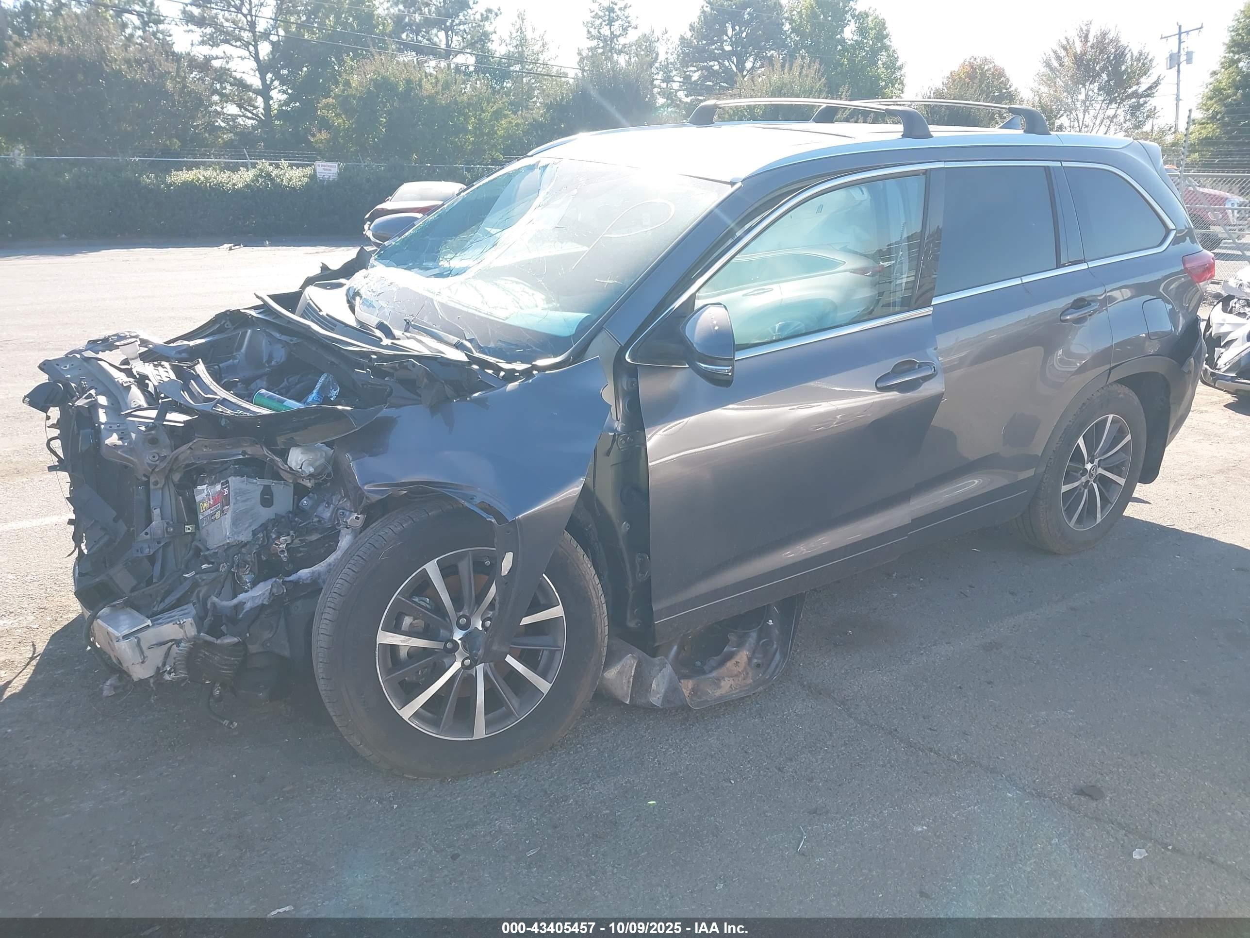 TOYOTA HIGHLANDER image 2