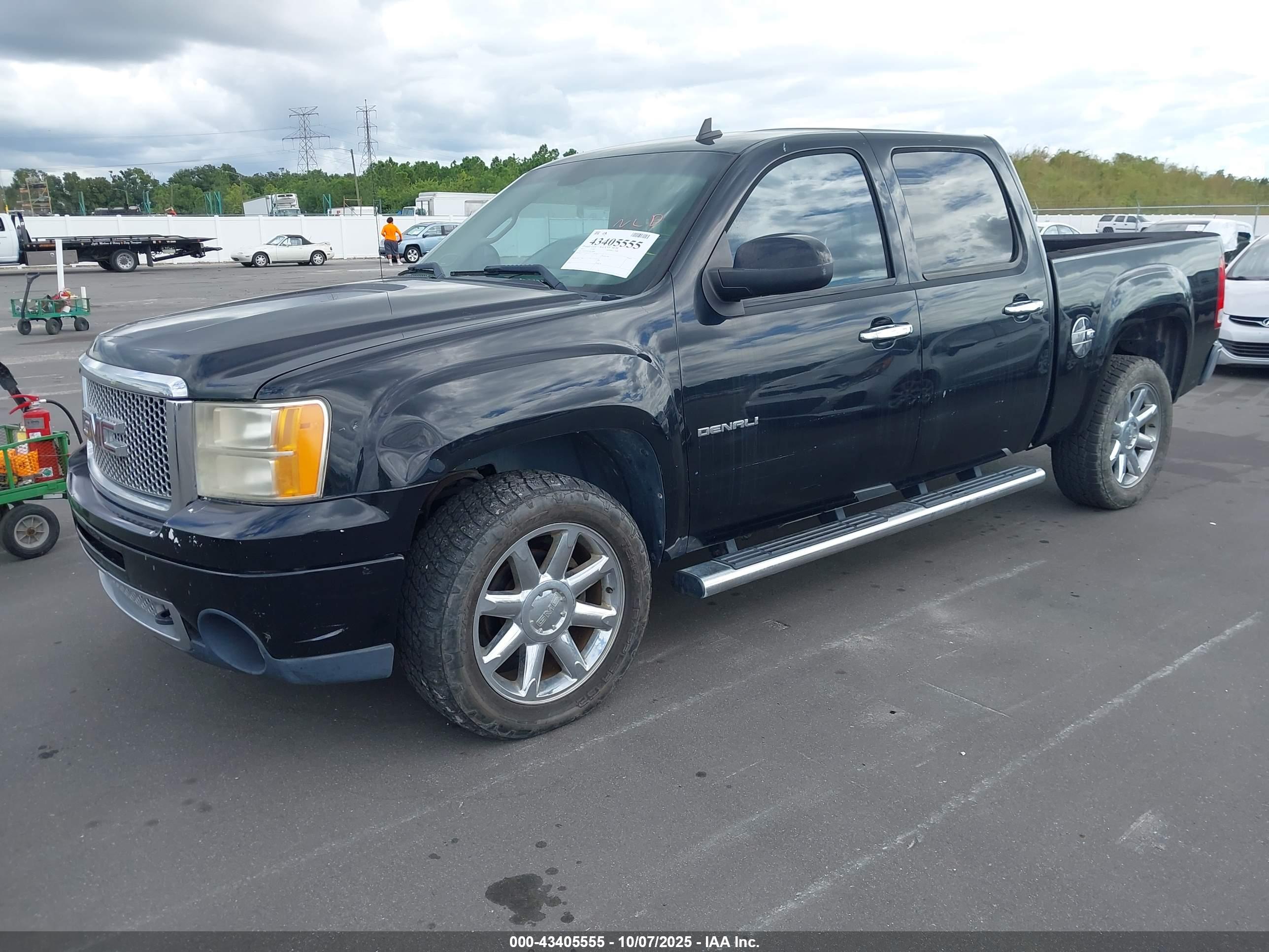 GMC SIERRA image 2