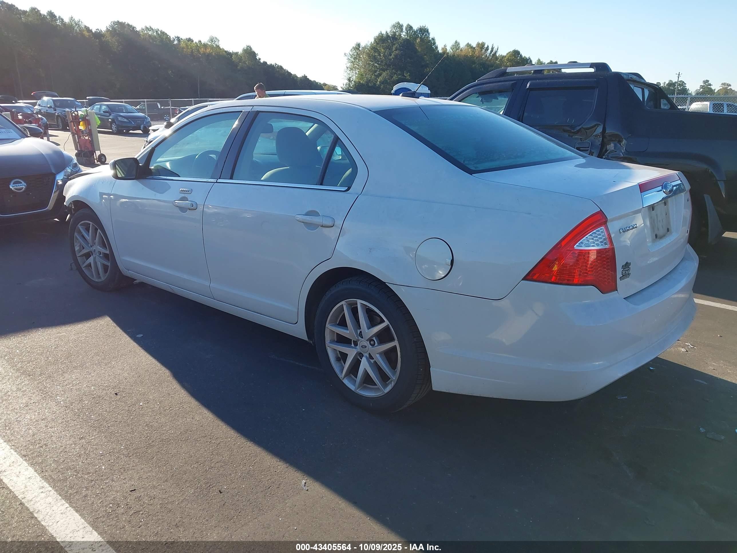 FORD FUSION image 3