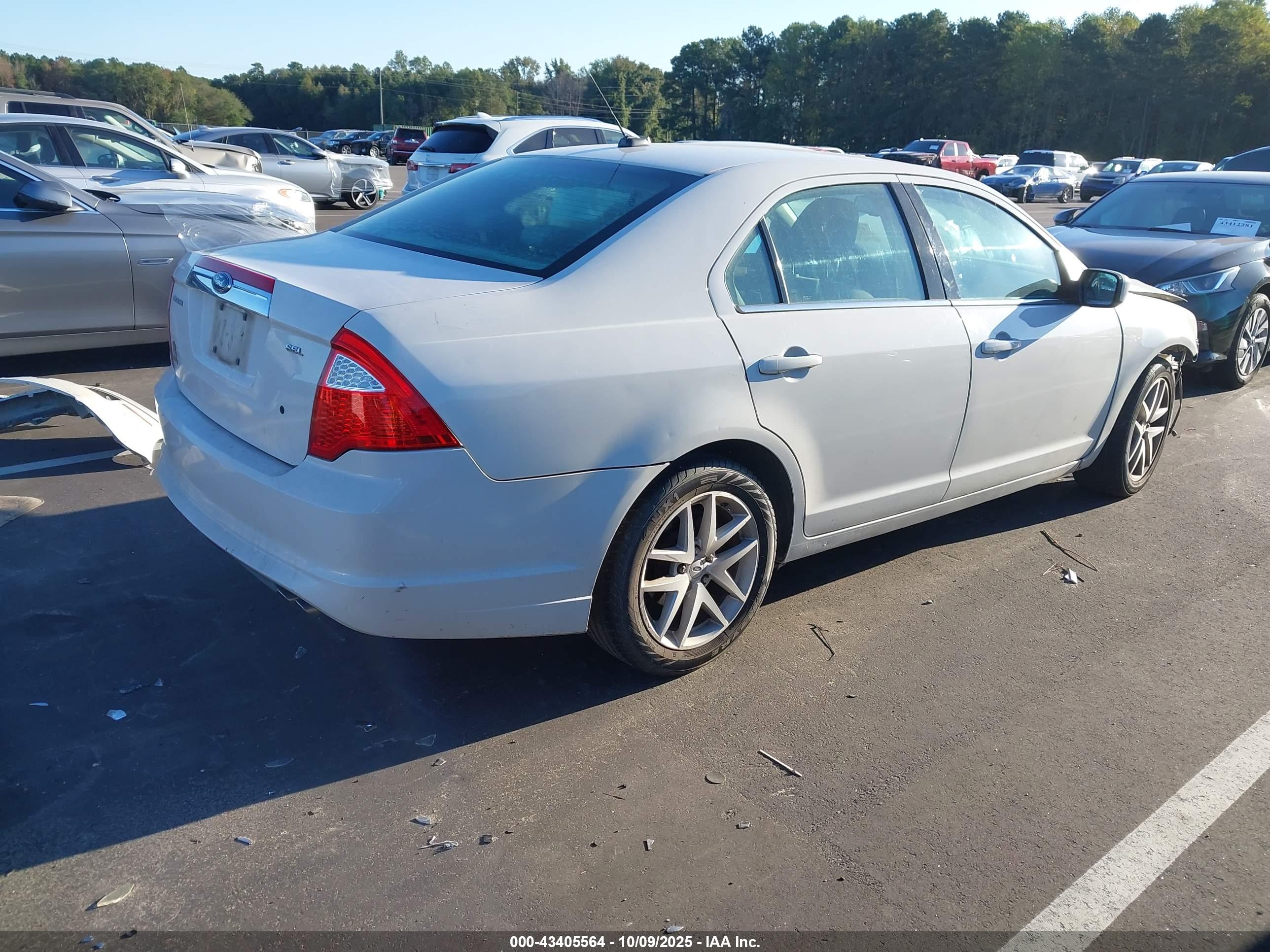 FORD FUSION image 4