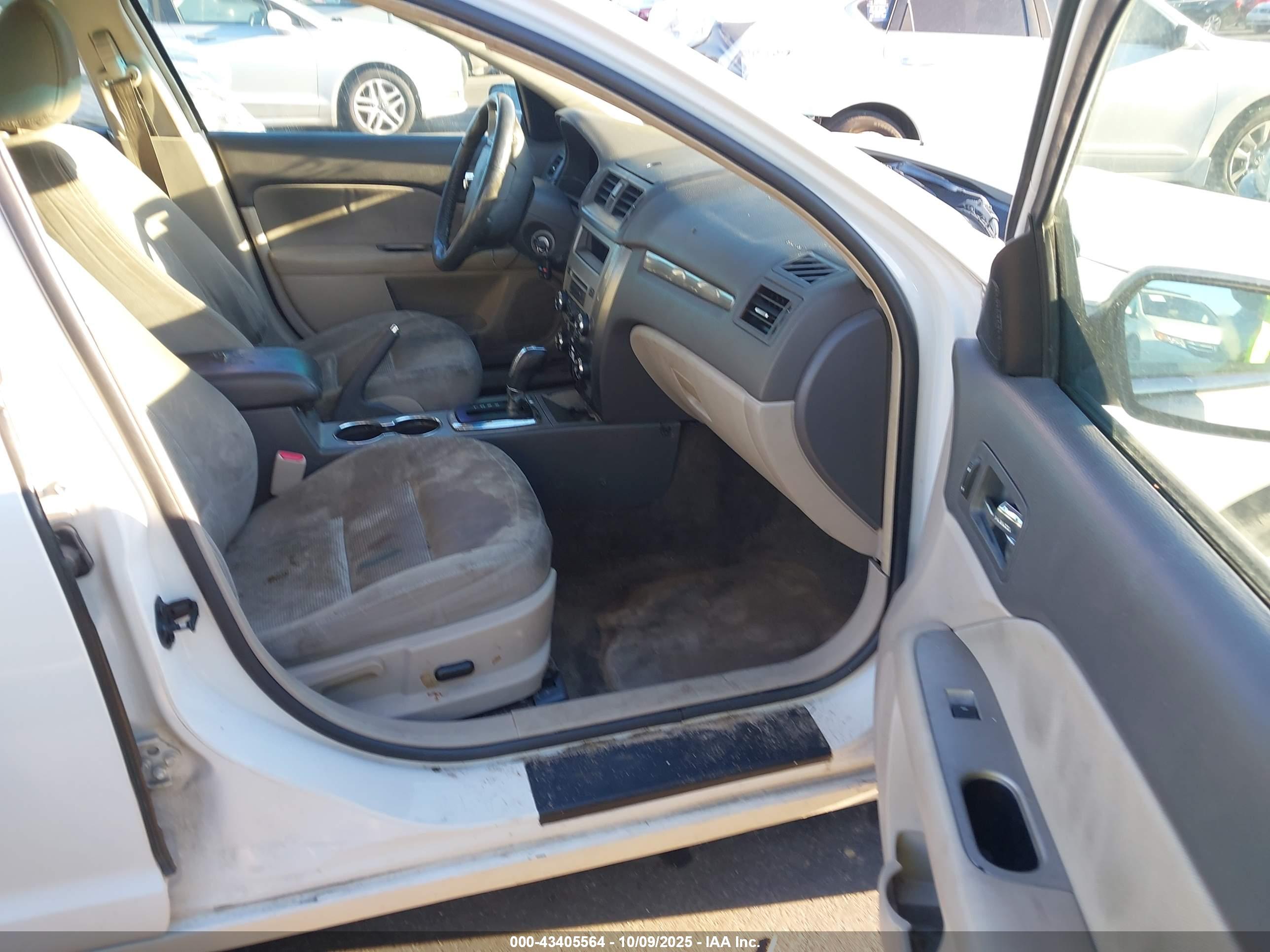 FORD FUSION image 5