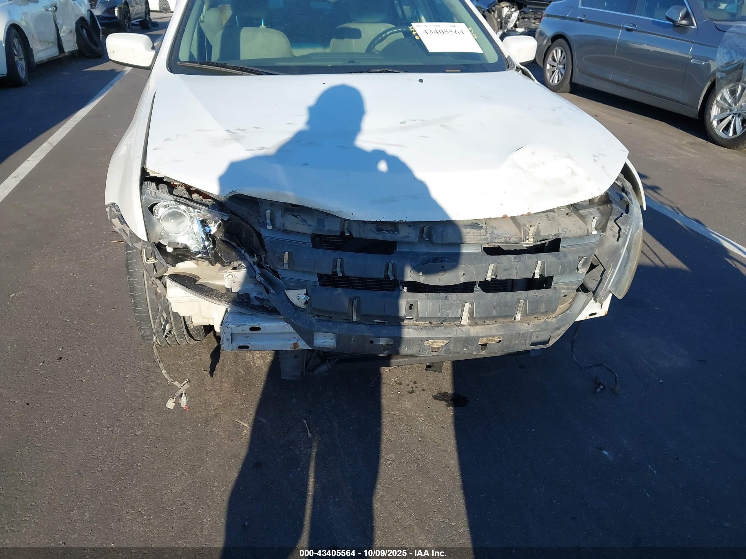 FORD FUSION image 6