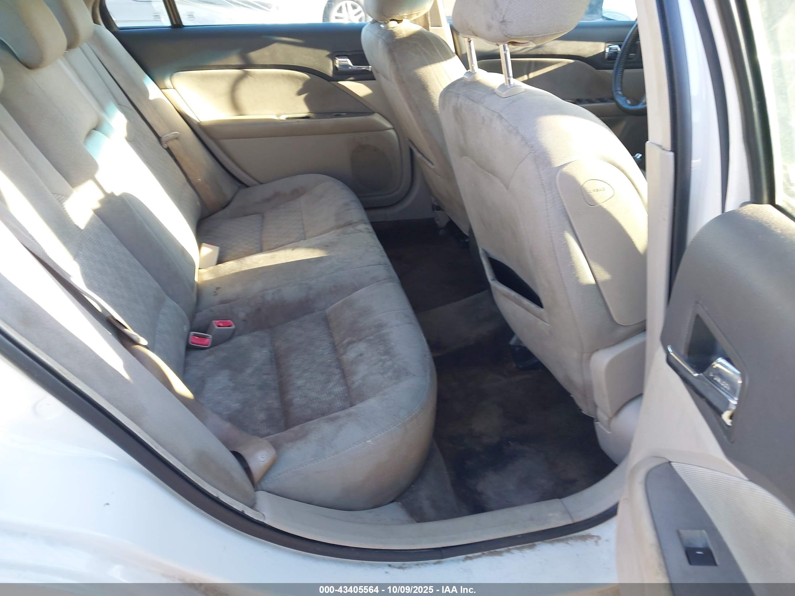 FORD FUSION image 8