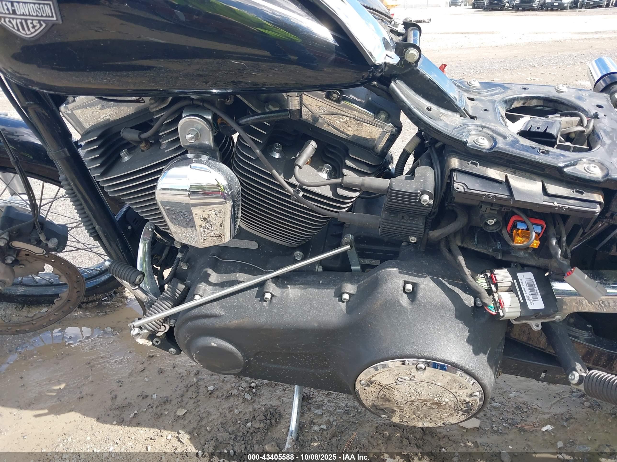 HARLEY-DAVIDSON FXDWG image 9