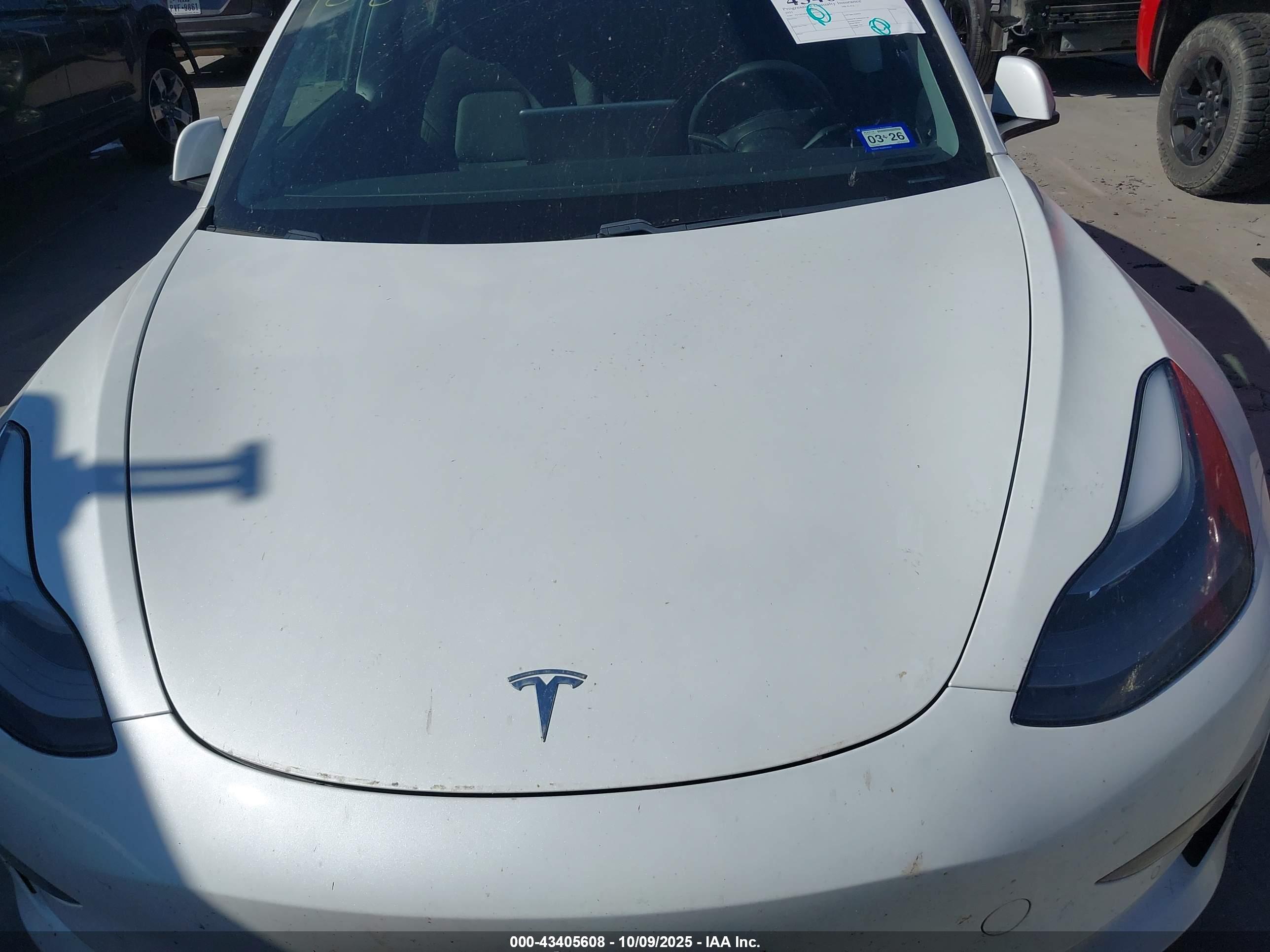 TESLA MODEL image 10