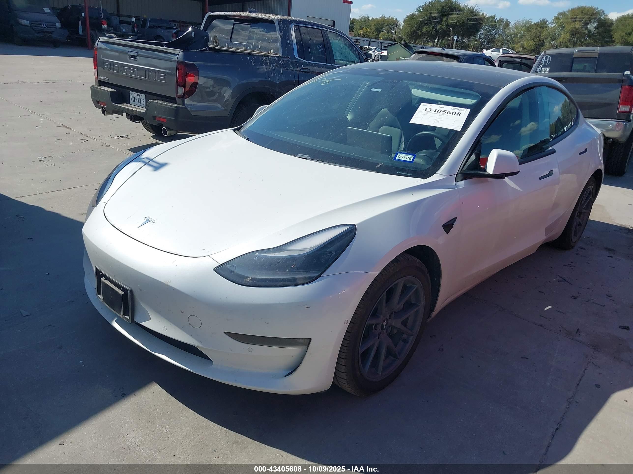 TESLA MODEL image 2