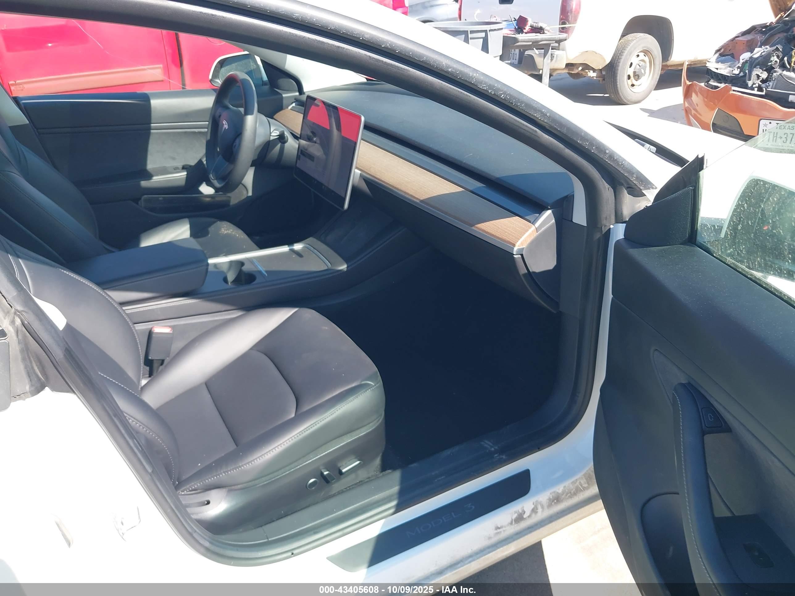 TESLA MODEL image 5