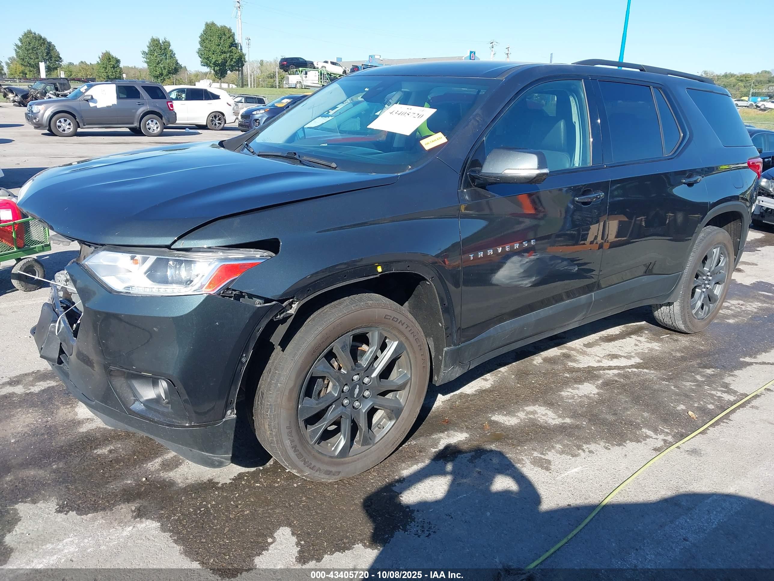 CHEVROLET TRAVERSE image 2