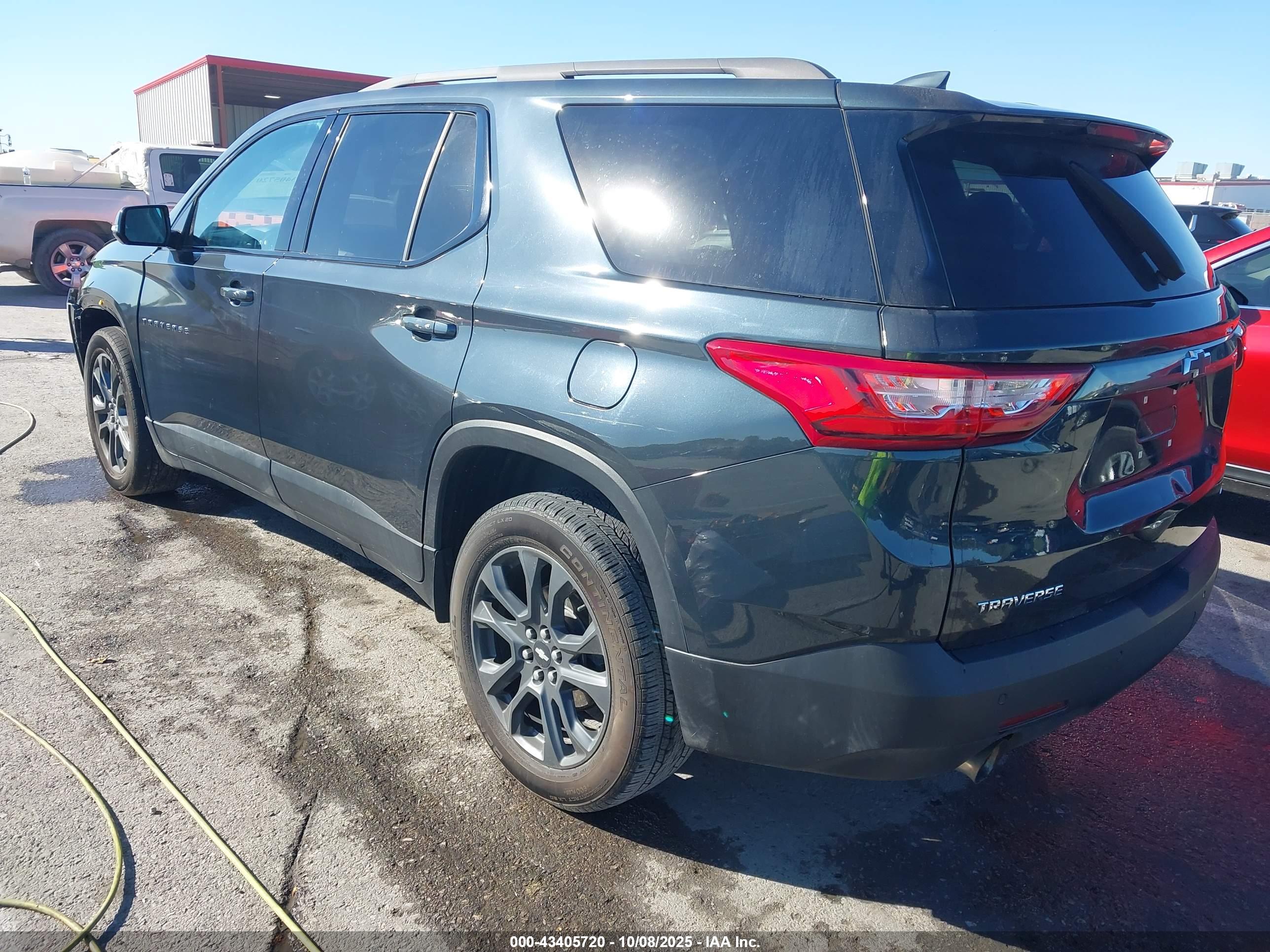 CHEVROLET TRAVERSE image 3