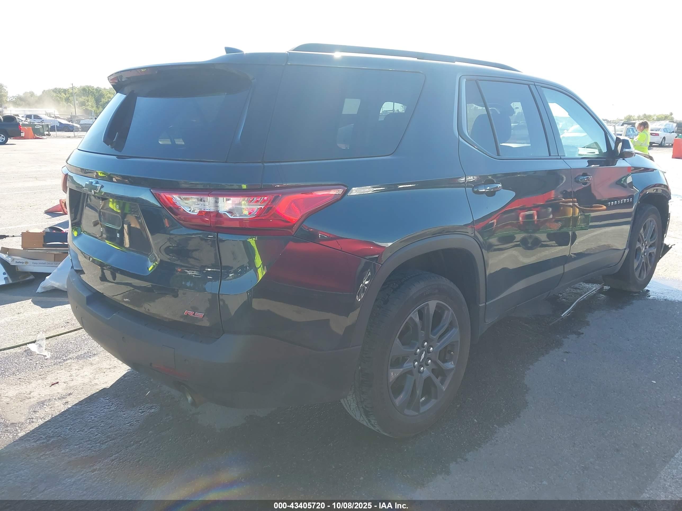 CHEVROLET TRAVERSE image 4