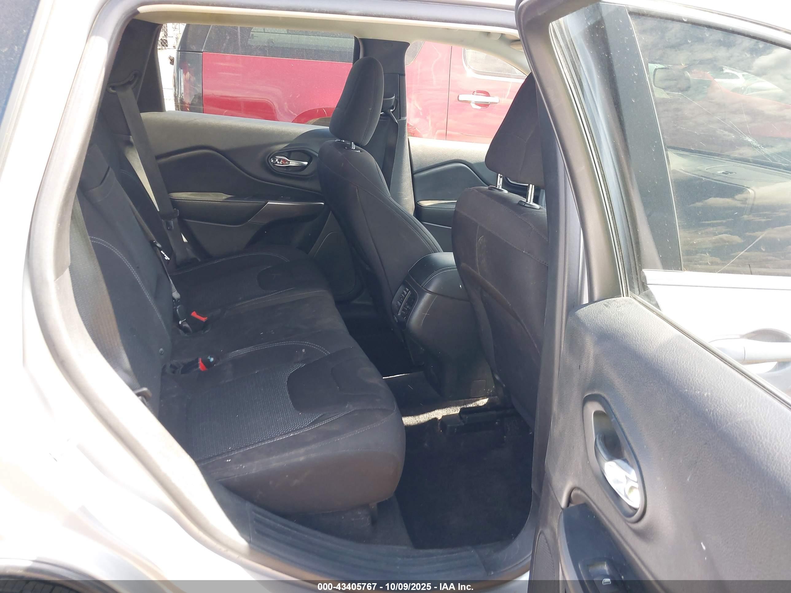 JEEP CHEROKEE image 8