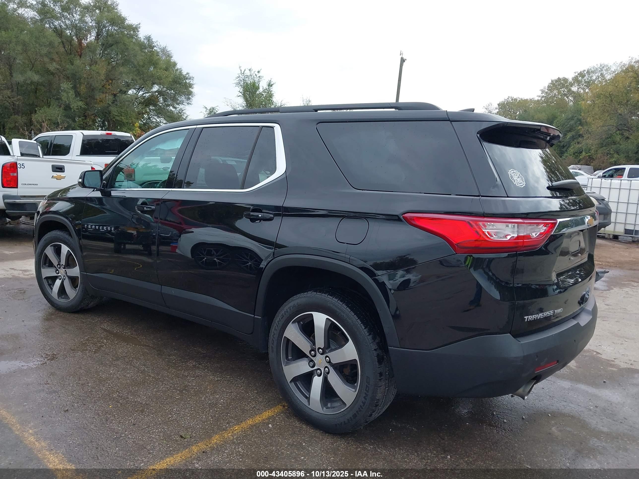 CHEVROLET TRAVERSE image 3