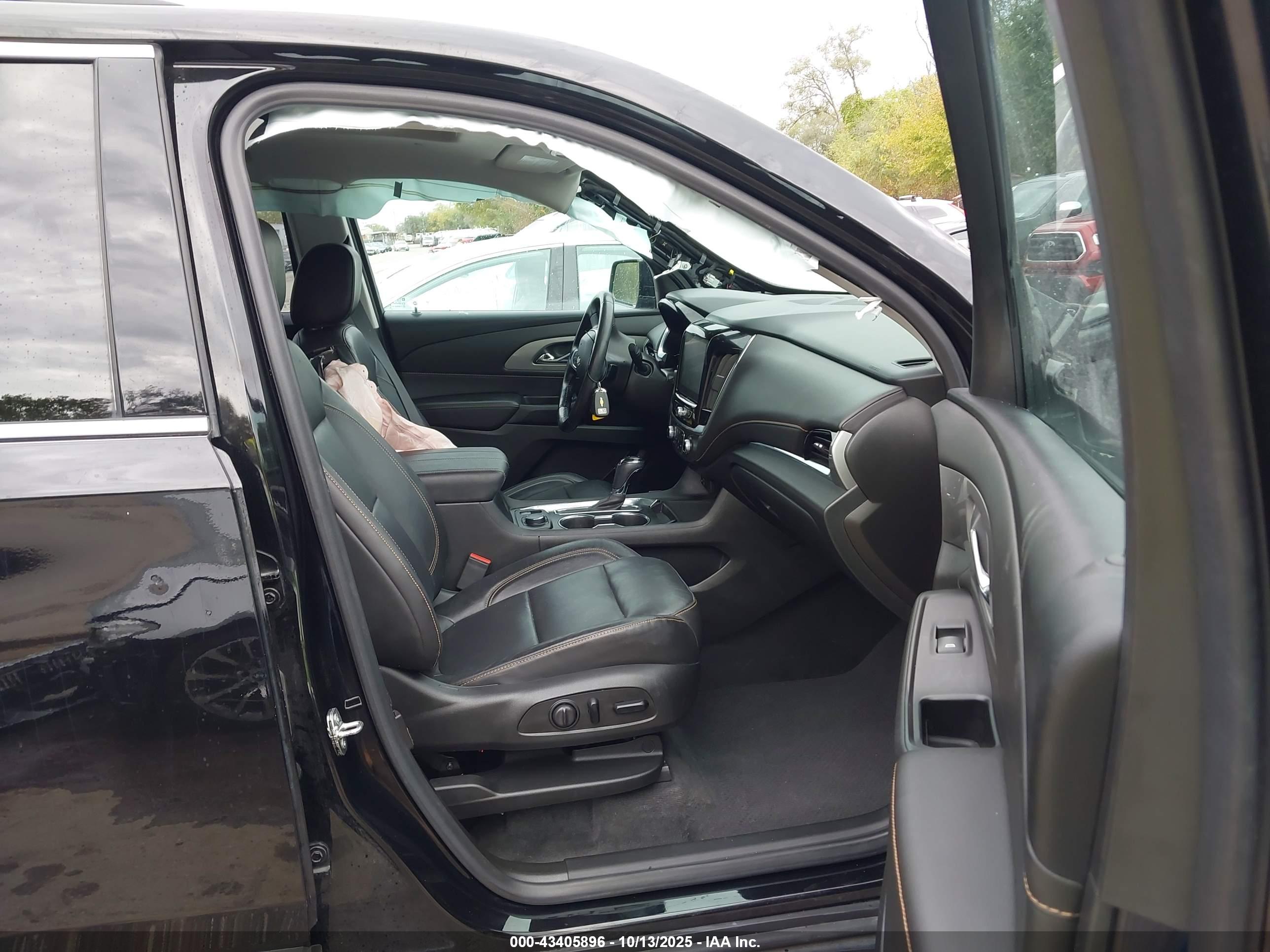CHEVROLET TRAVERSE image 5