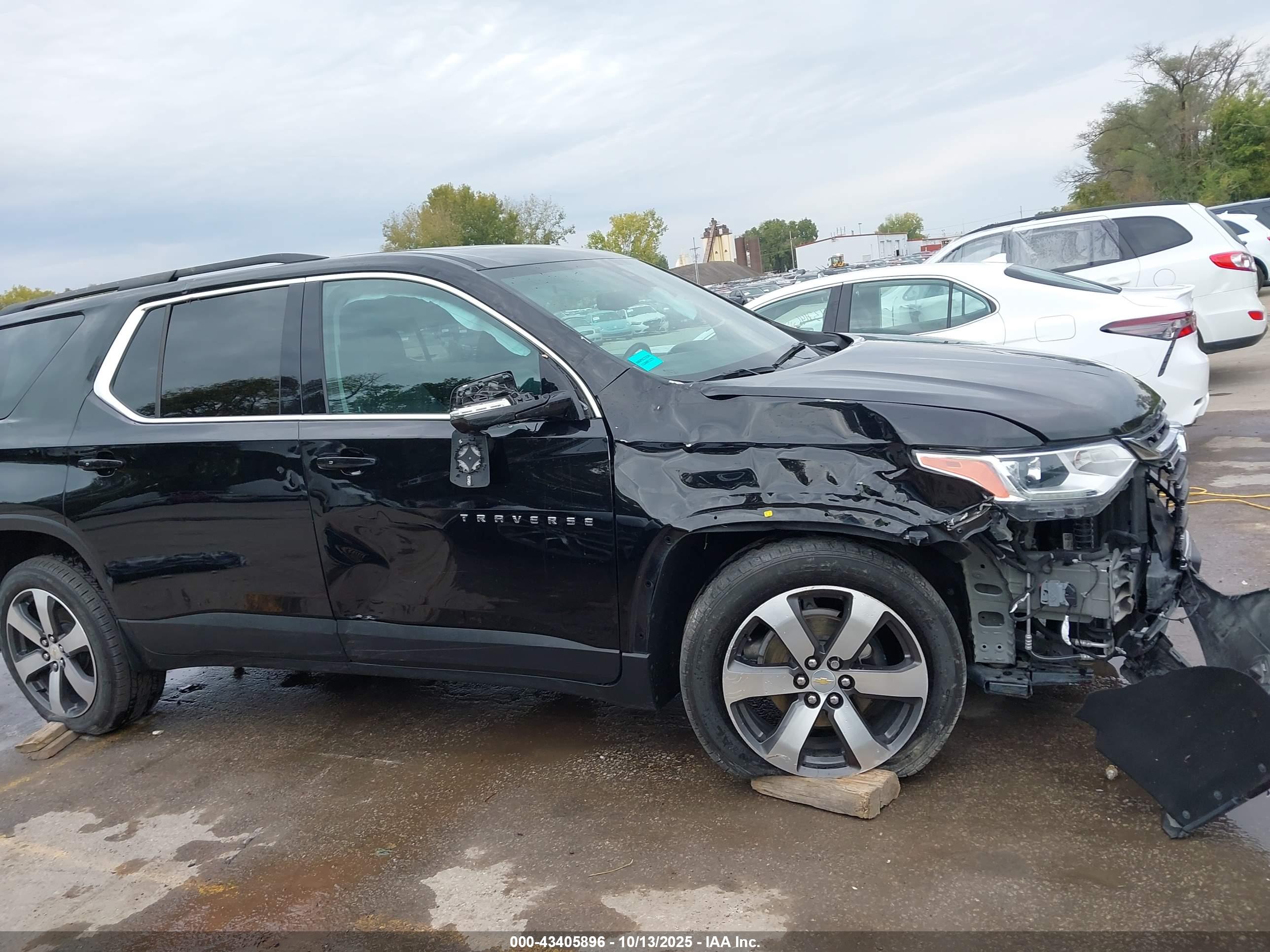 CHEVROLET TRAVERSE image 6