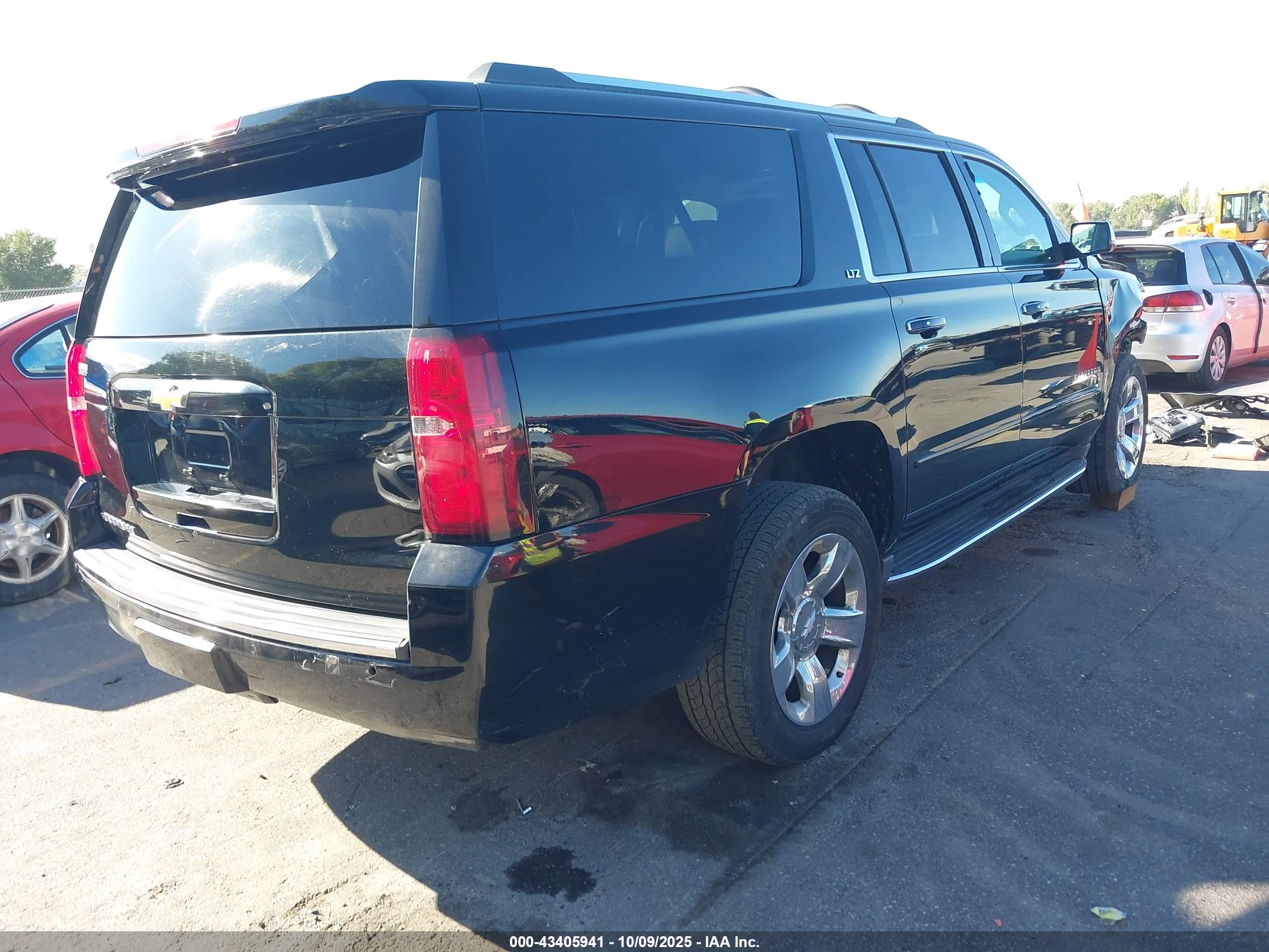 CHEVROLET SUBURBAN image 4