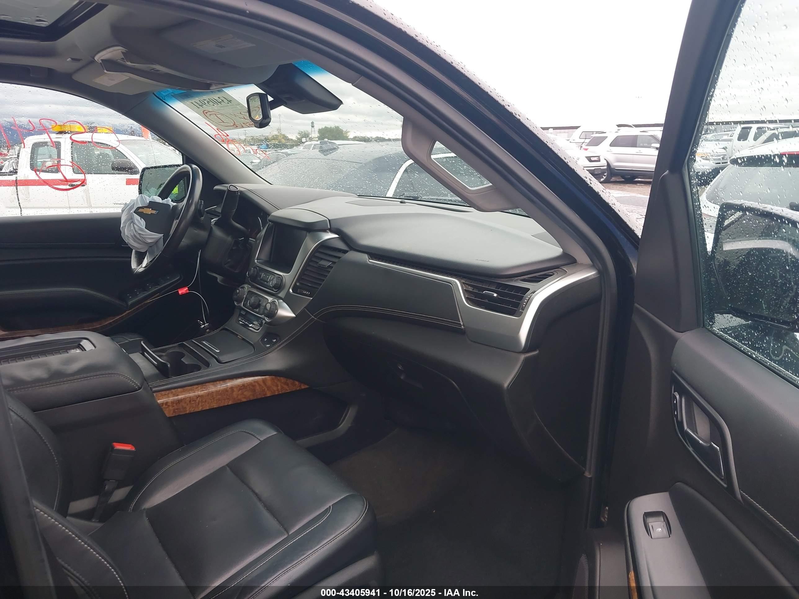 CHEVROLET SUBURBAN image 5