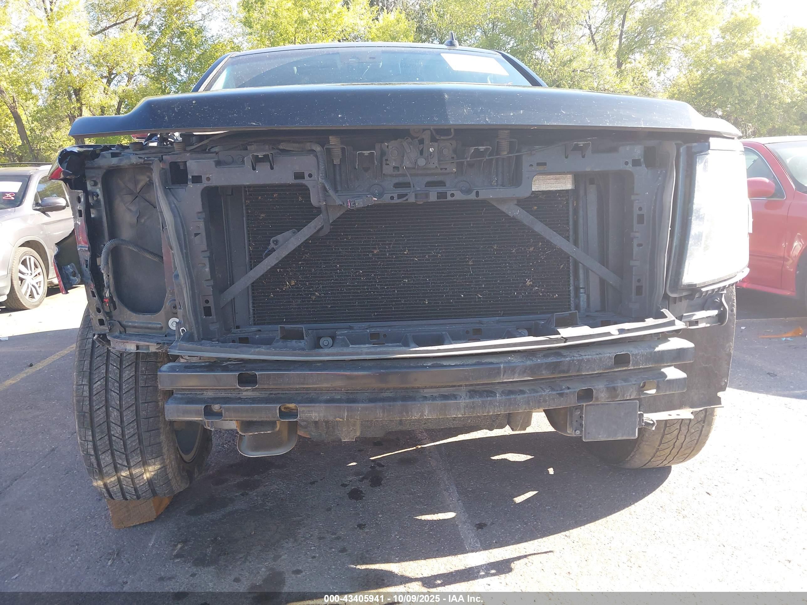 CHEVROLET SUBURBAN image 6