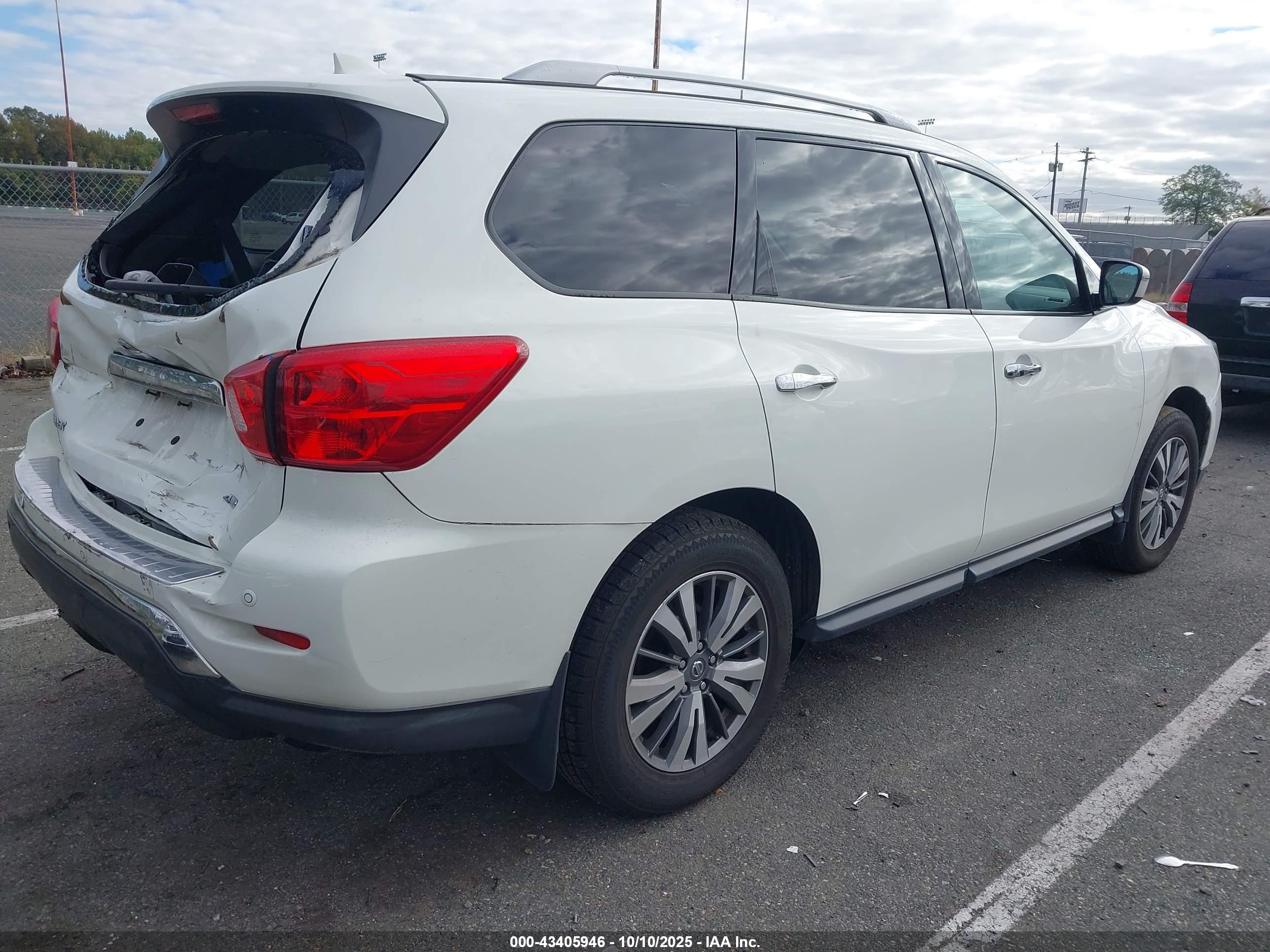 NISSAN PATHFINDER image 4