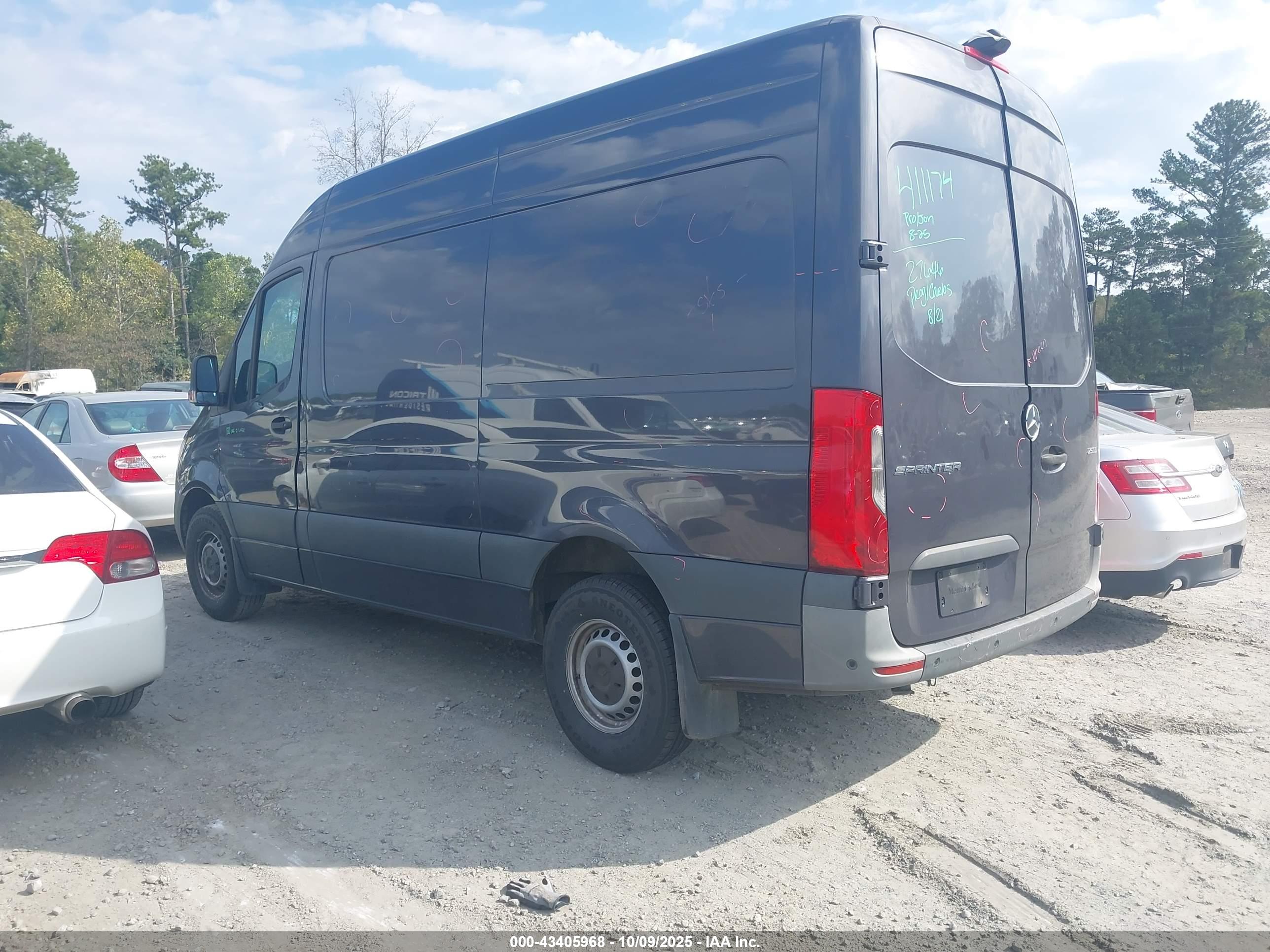MERCEDES-BENZ SPRINTER image 3