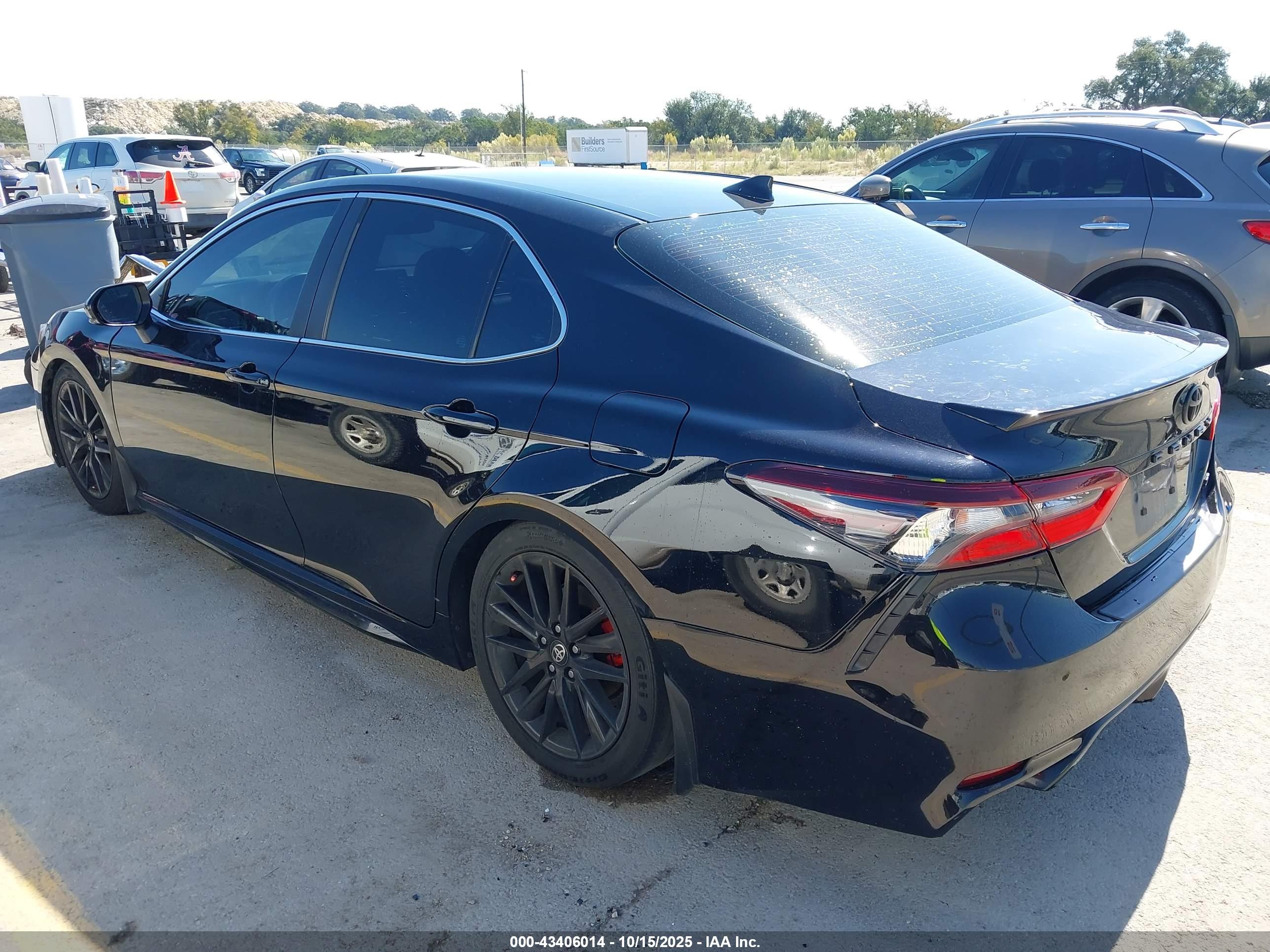 TOYOTA CAMRY image 3