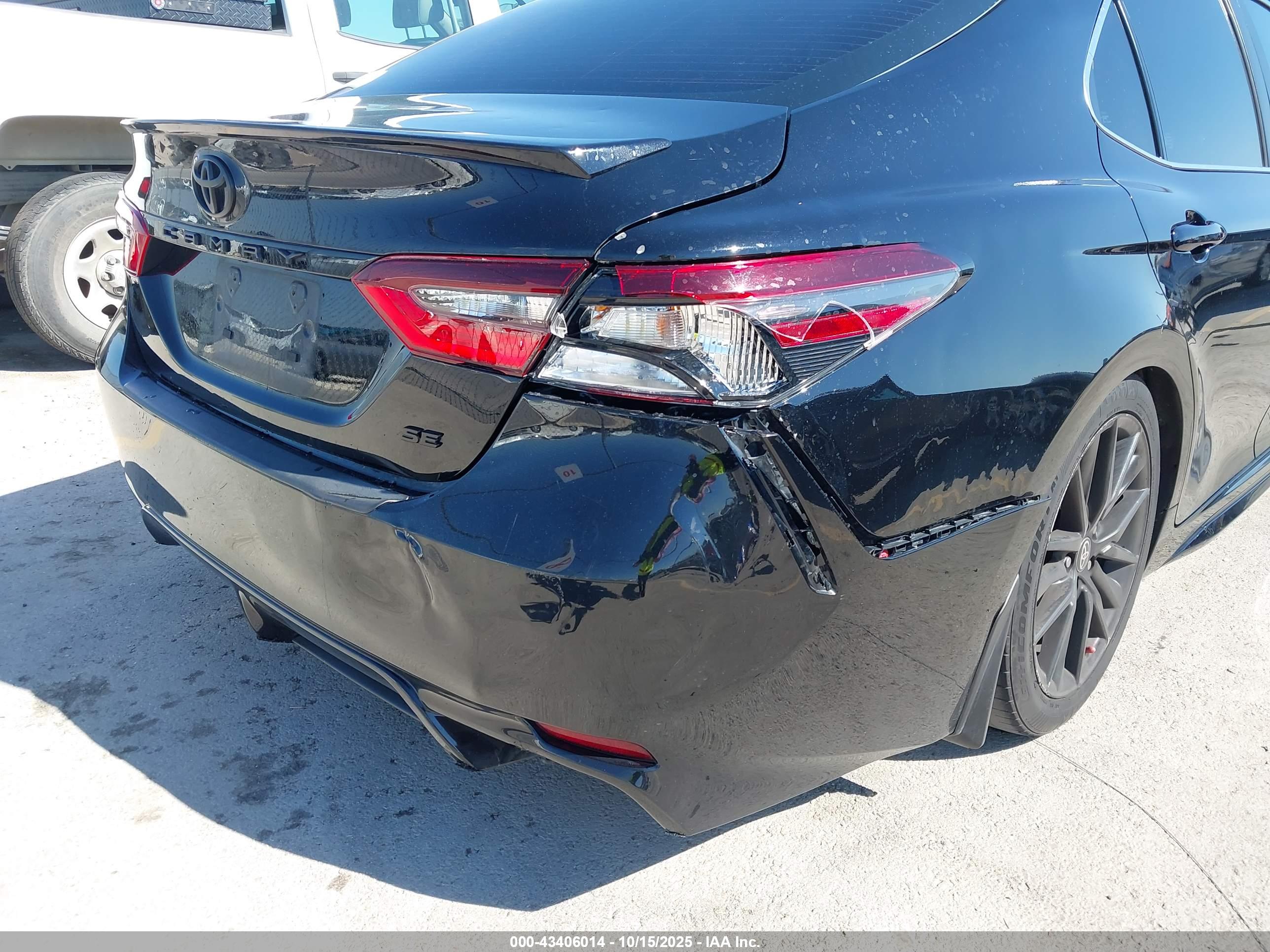 TOYOTA CAMRY image 6