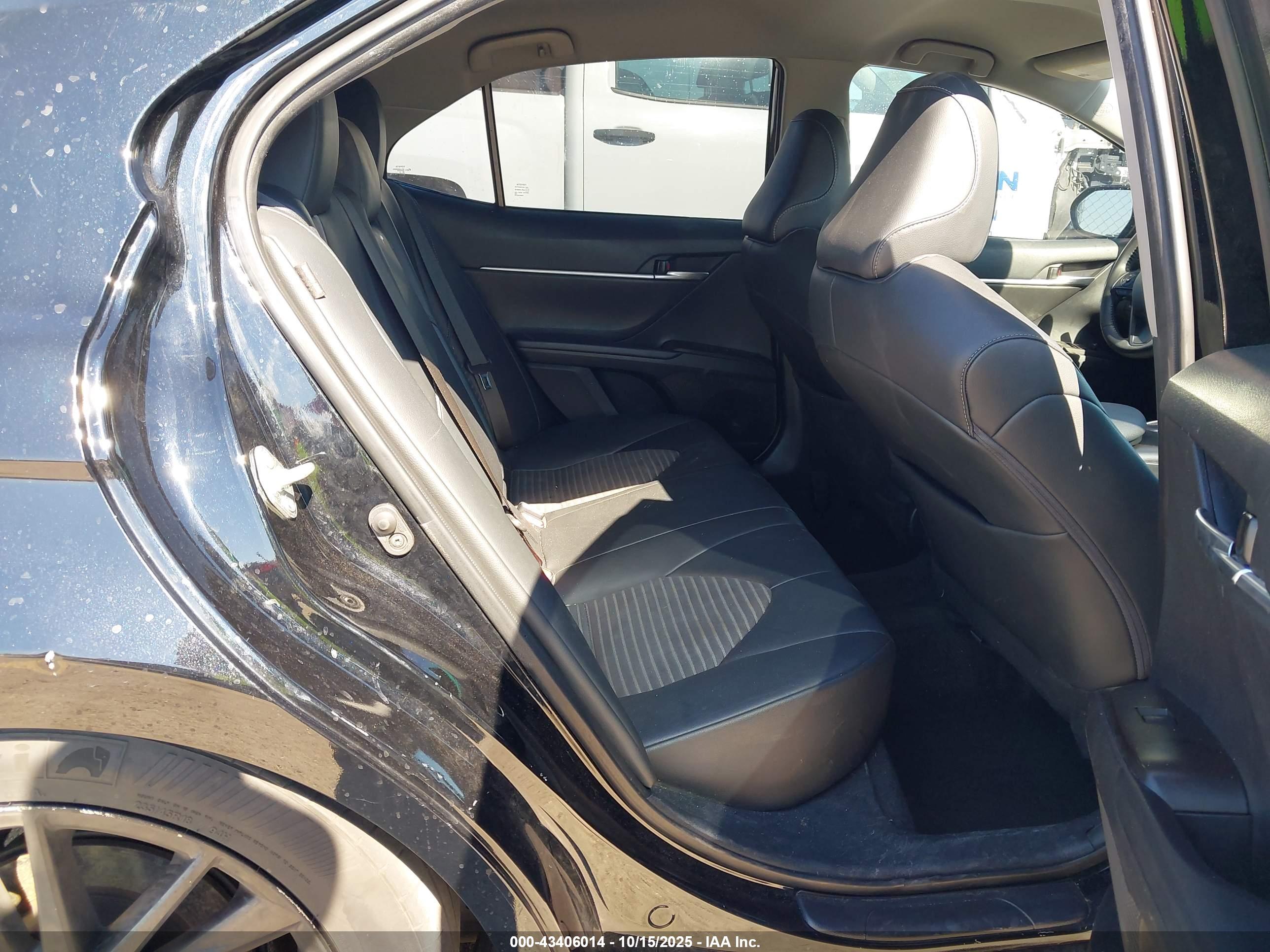 TOYOTA CAMRY image 8