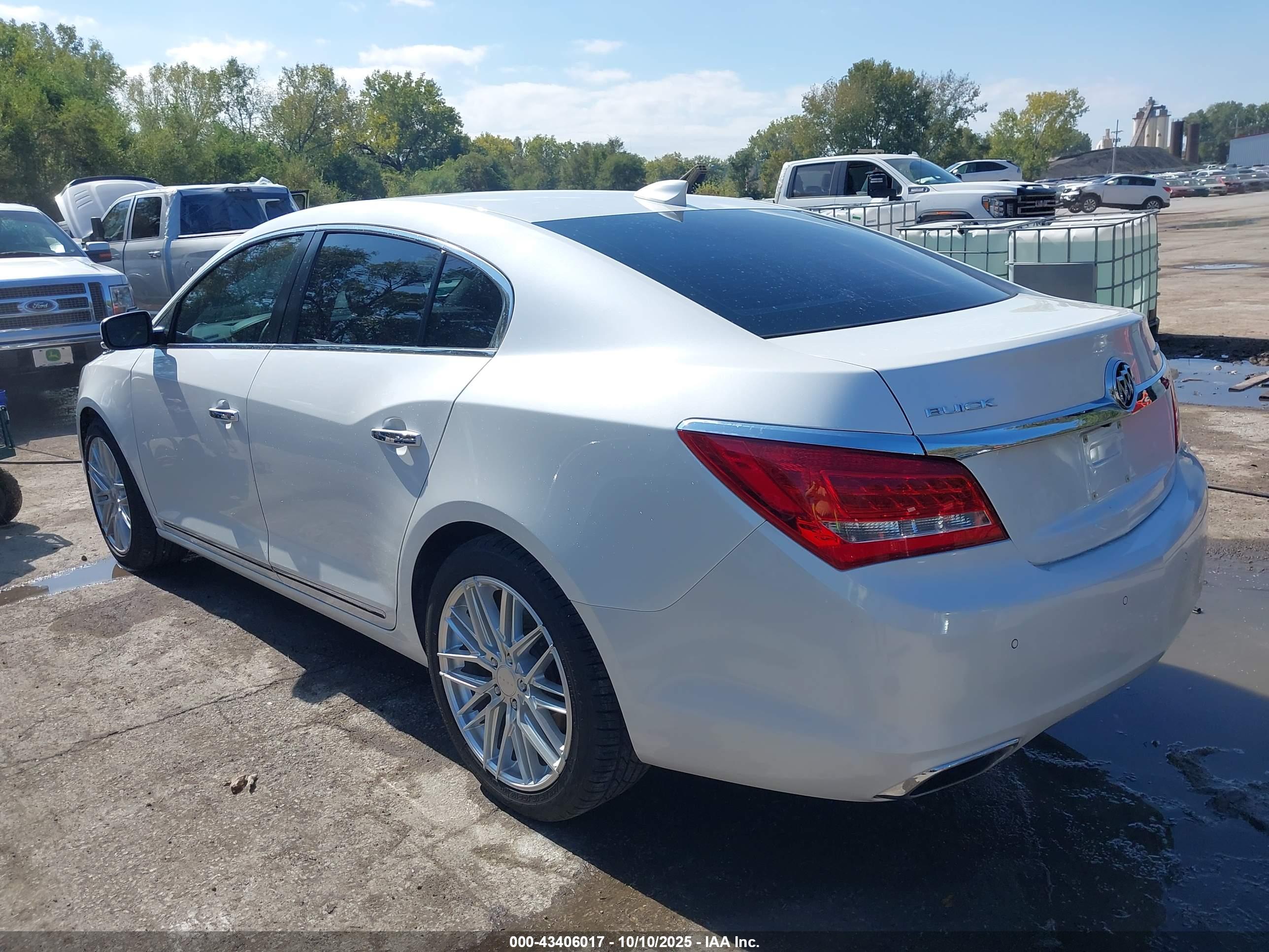 BUICK LACROSSE image 3