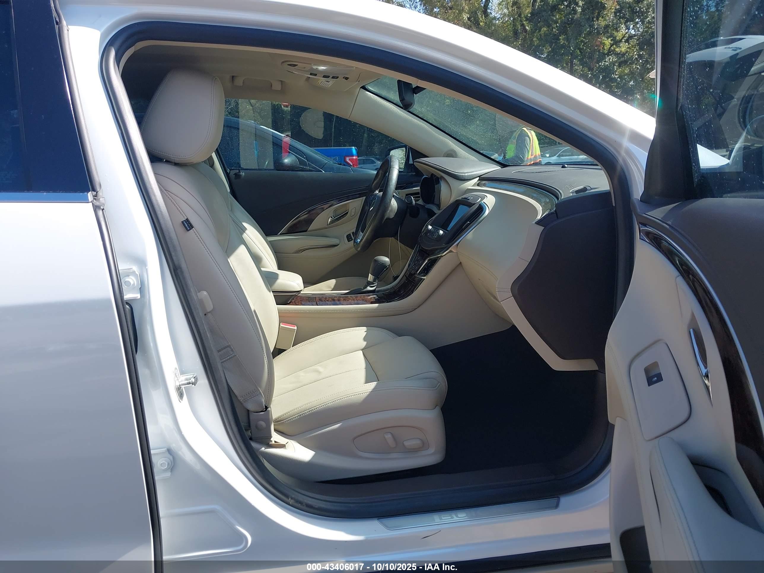 BUICK LACROSSE image 5