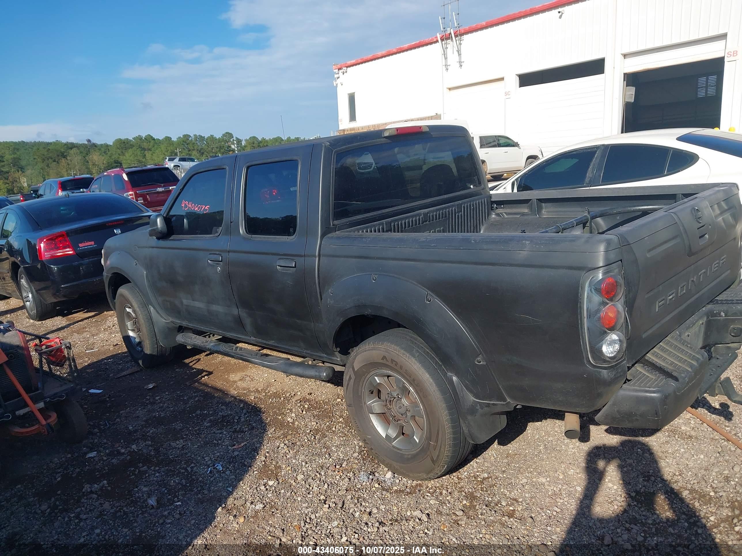 NISSAN FRONTIER image 3