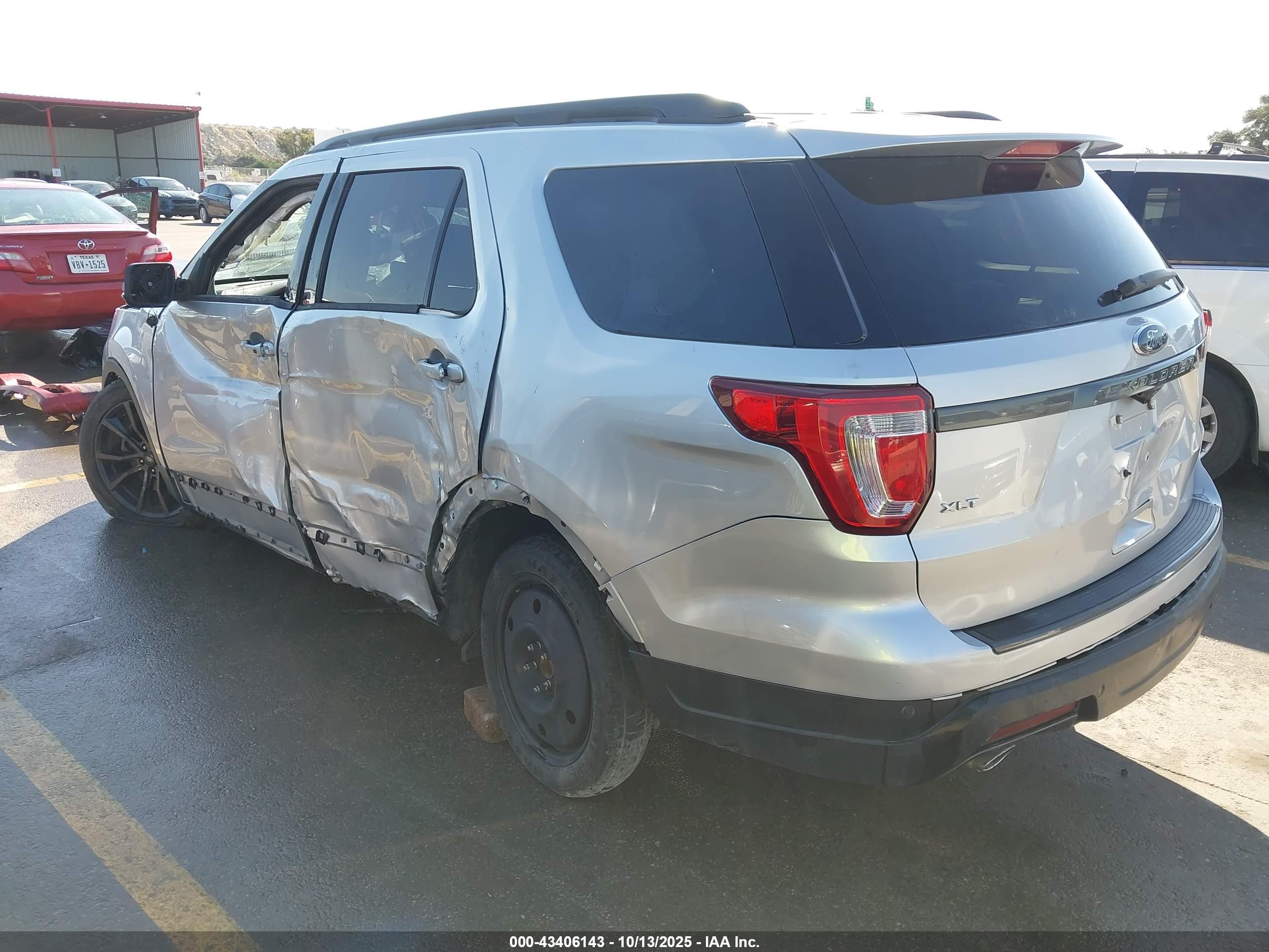 FORD EXPLORER image 3