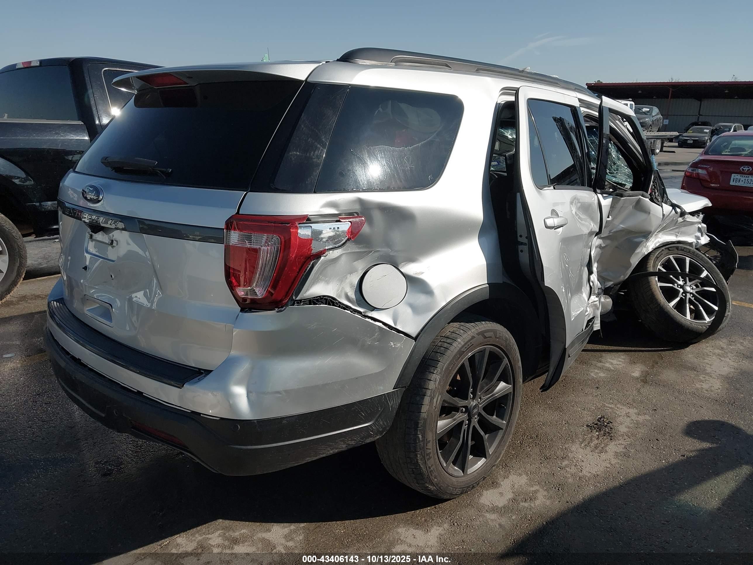 FORD EXPLORER image 4
