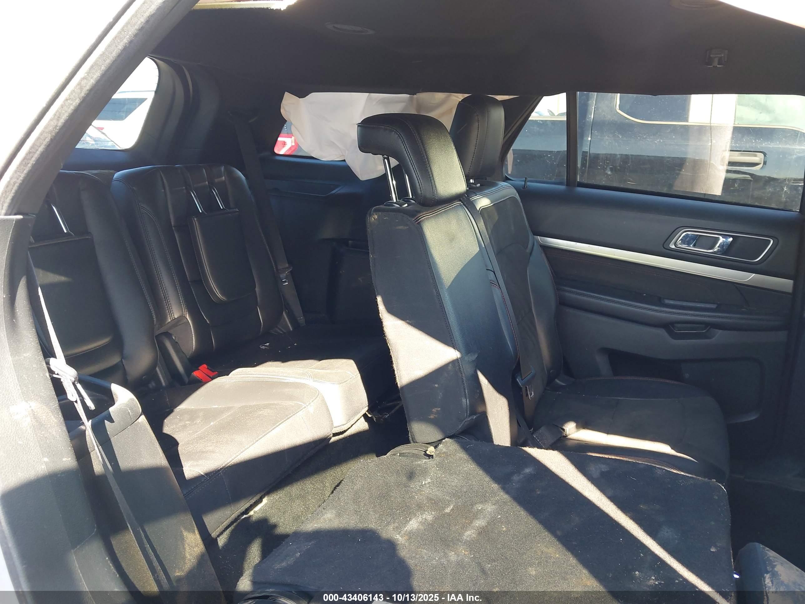 FORD EXPLORER image 8
